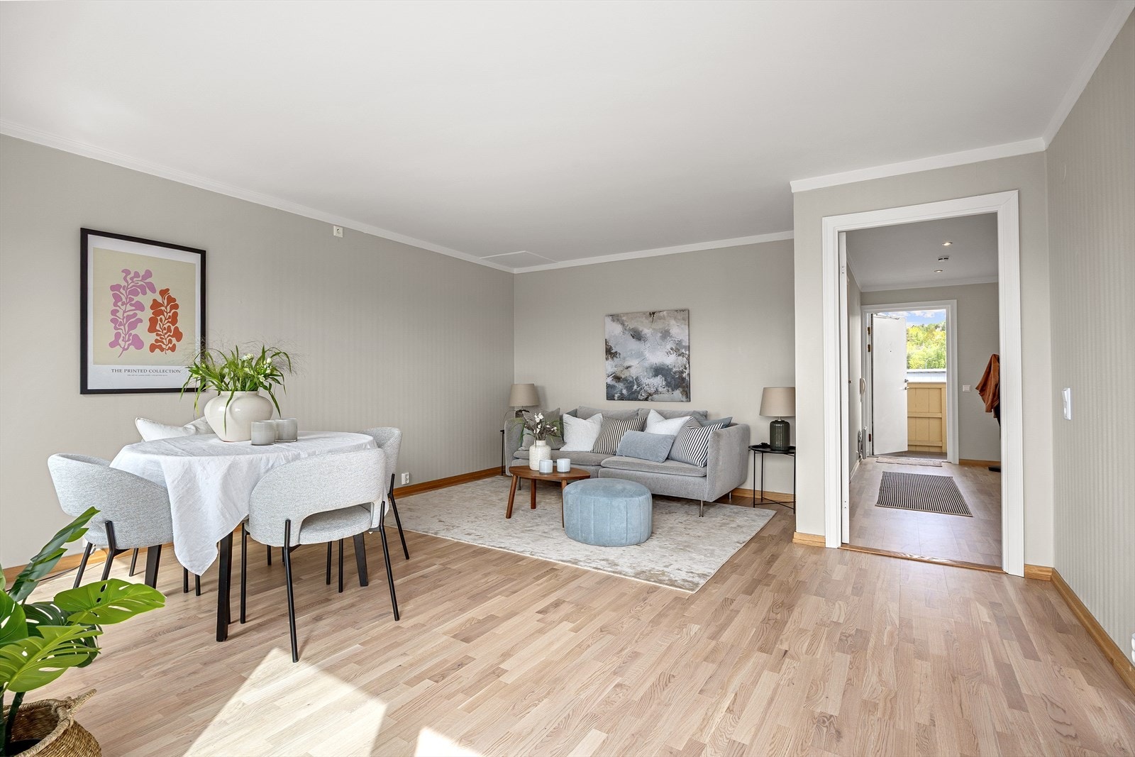 Videre adkomst til lys og flott stue Galleribilde