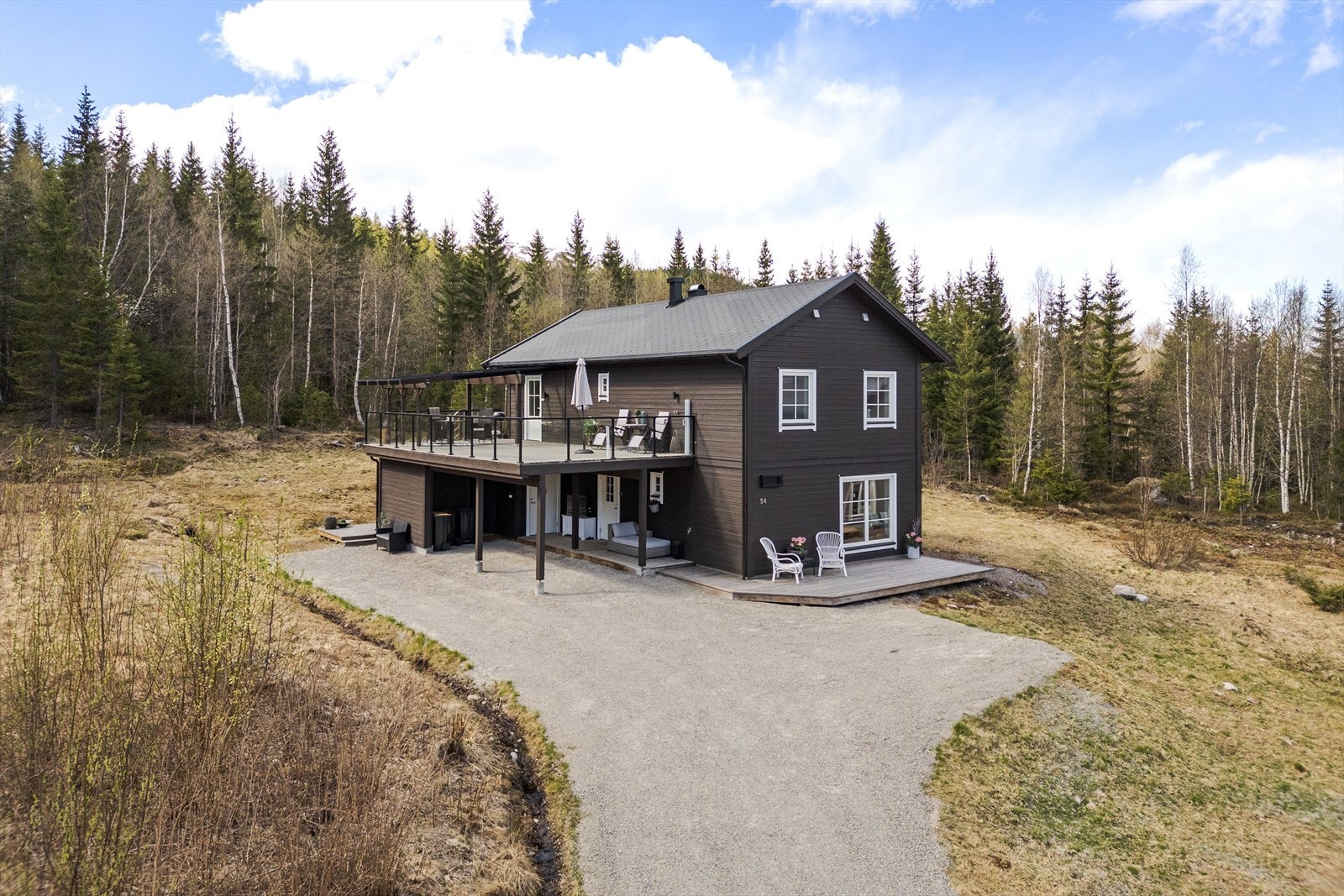 Velkommen til solfylte Trysil og Vestadbakkvegen 54! Fotograf: Bernat Tubau. Galleribilde