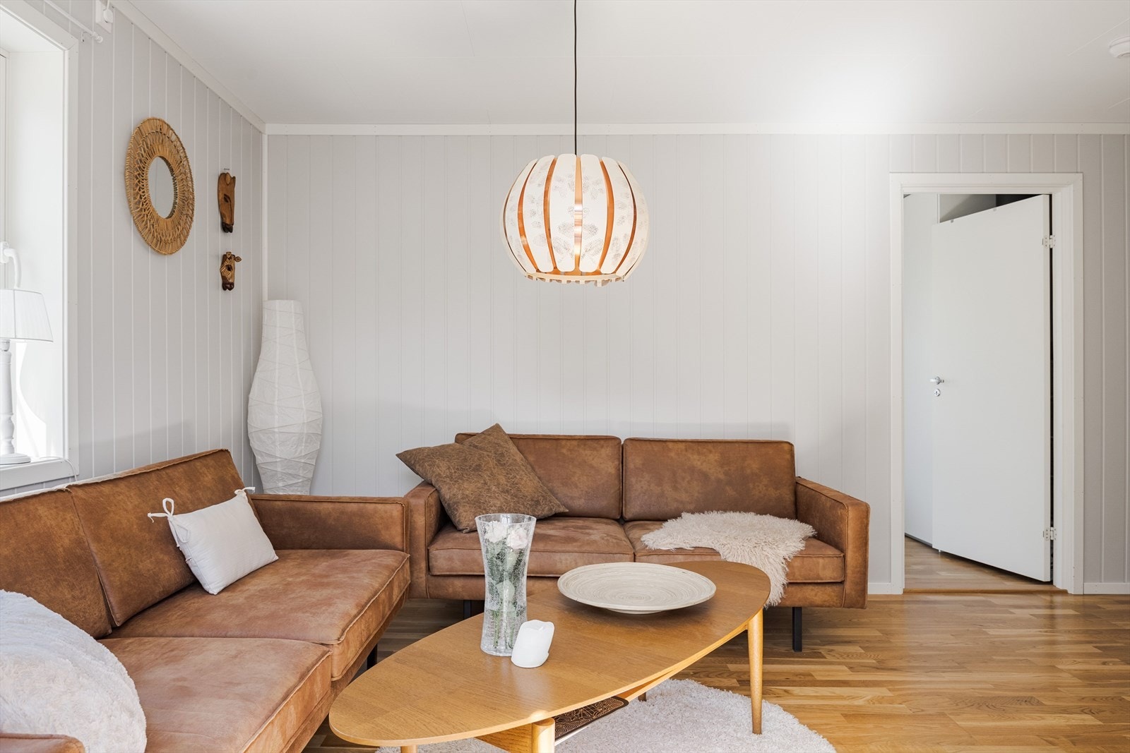 I 2.etasje finner man en stor og koselig loftstue, bad og 3 soverom. Galleribilde