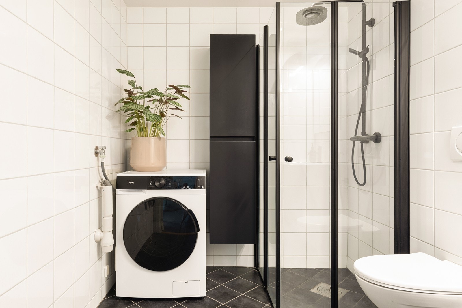 Deler av badet ble oppgradert i 2024, med blant annet ny membran i dusjsonen. Galleribilde