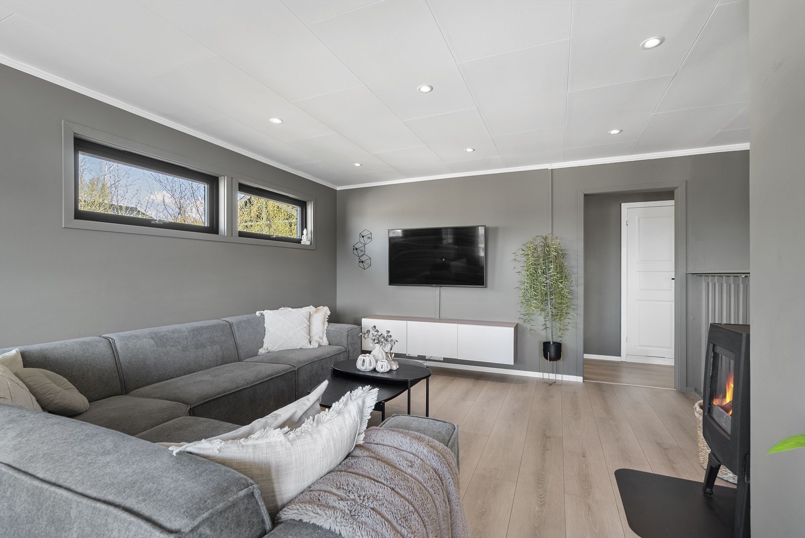 Trivelig stue med vedfyring. Galleribilde