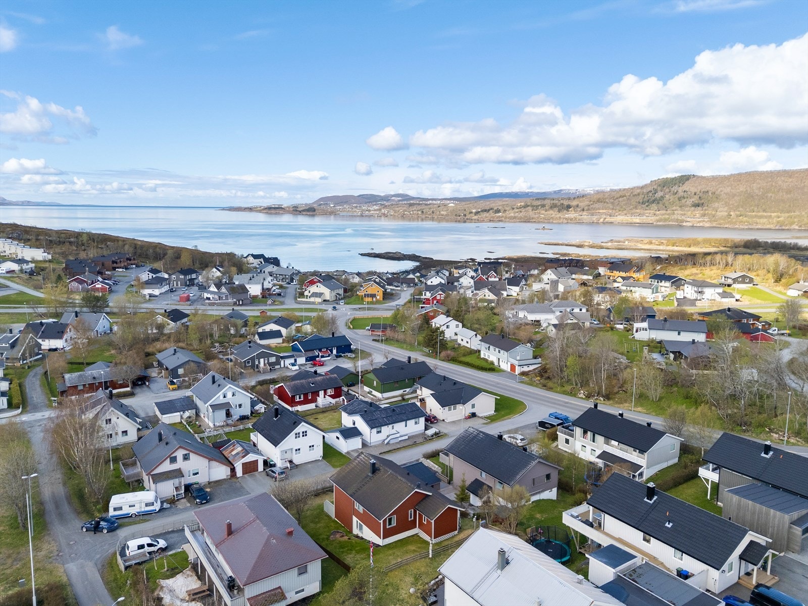Eiendommen ligger i et rolig og barnevennlig boligområde på Oddan. Galleribilde