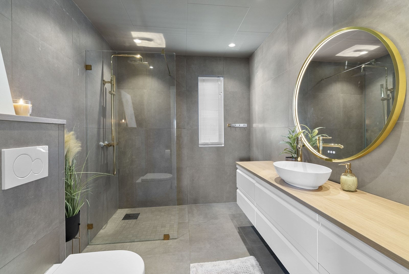 Pent bad fra 2020 med flotte detaljer. Galleribilde