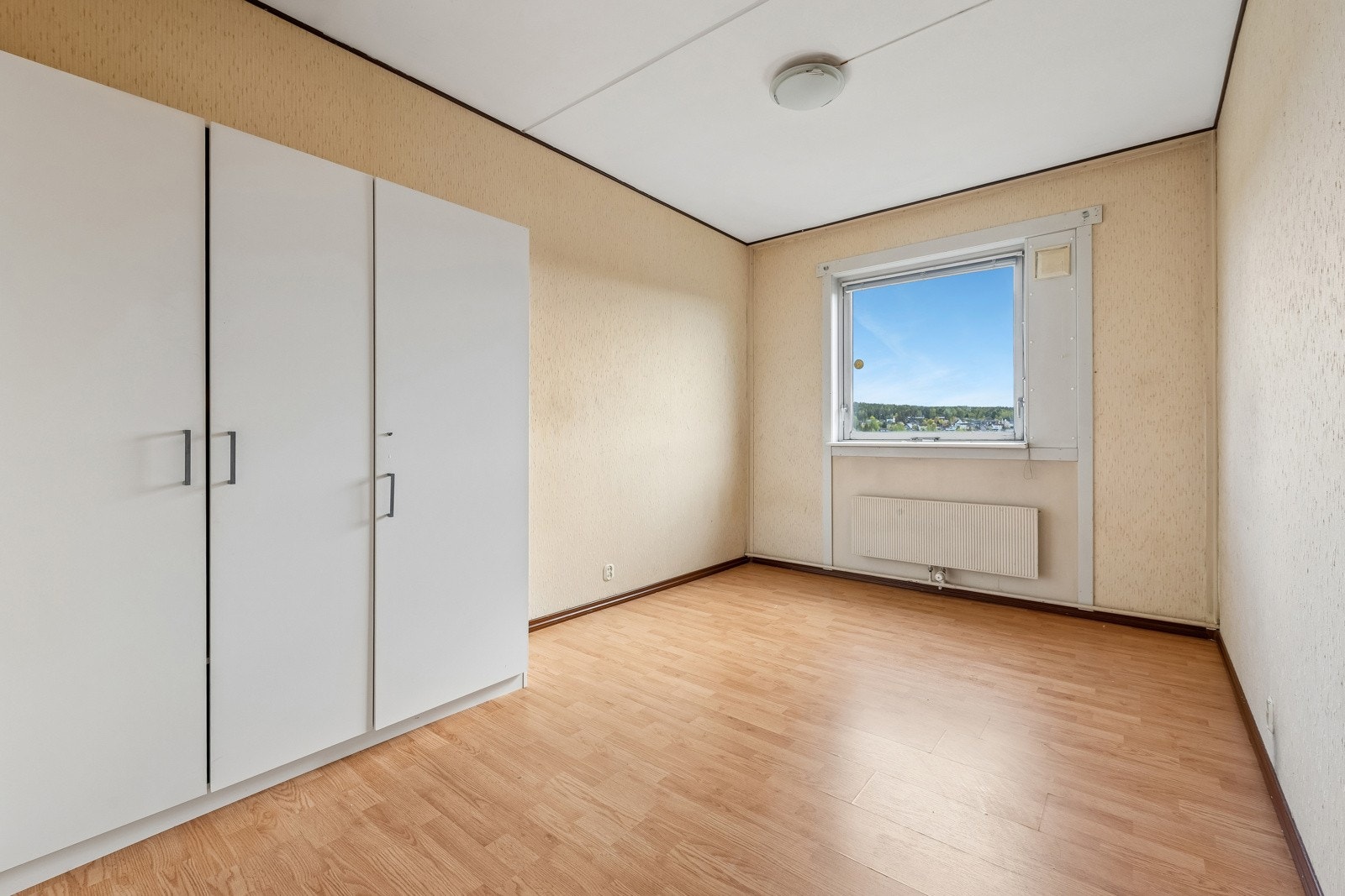 På soverommene er det god plass til seng og tilhørende møblement. Galleribilde