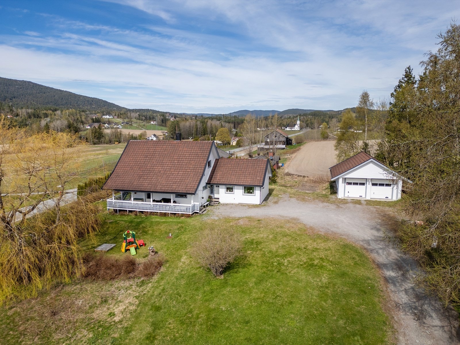 En eiendom med stort potensial i landlige og fredelige omgivelser. Galleribilde