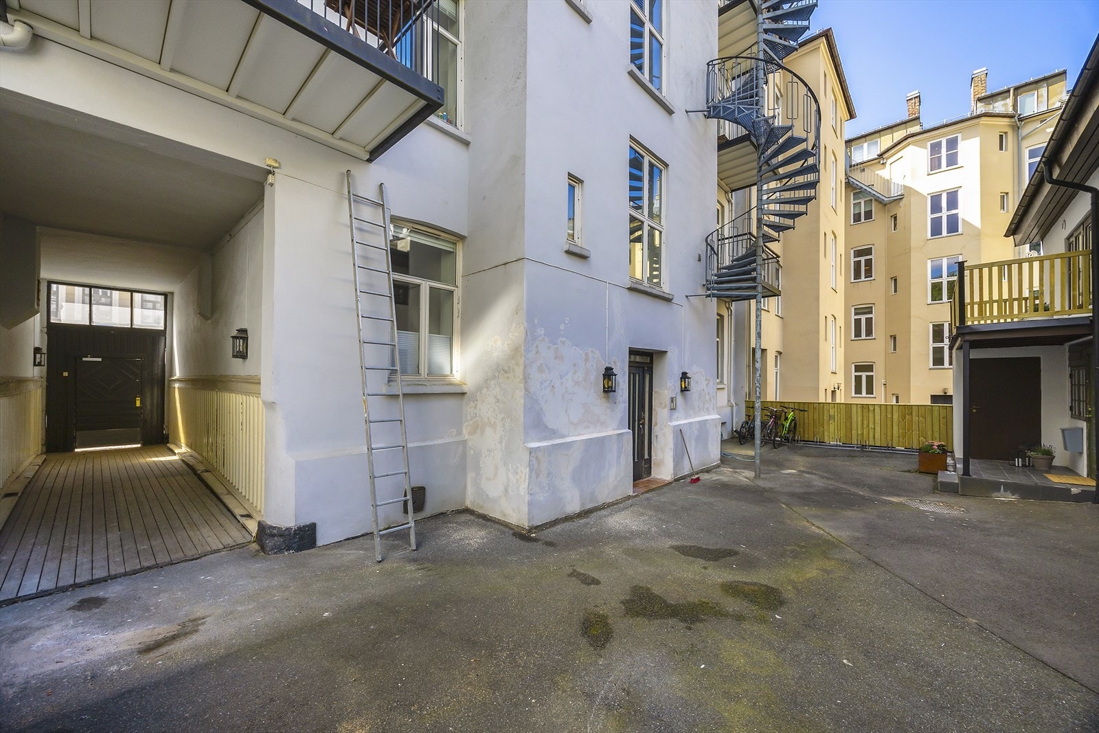 I de senere årene har gården skiftet tak og fått installert brannalarmanlegg. Galleribilde