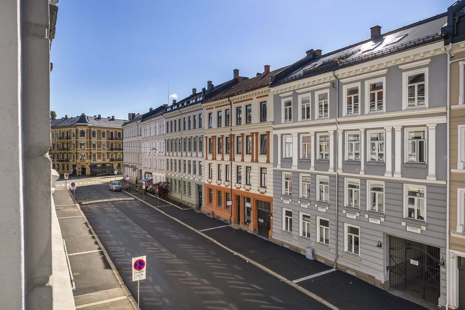 Her bor man i rolige, klassiske bygater med kort vei til både byliv, servicetilbud, grønne lunger og meget gode kollektivforbindelser. Galleribilde