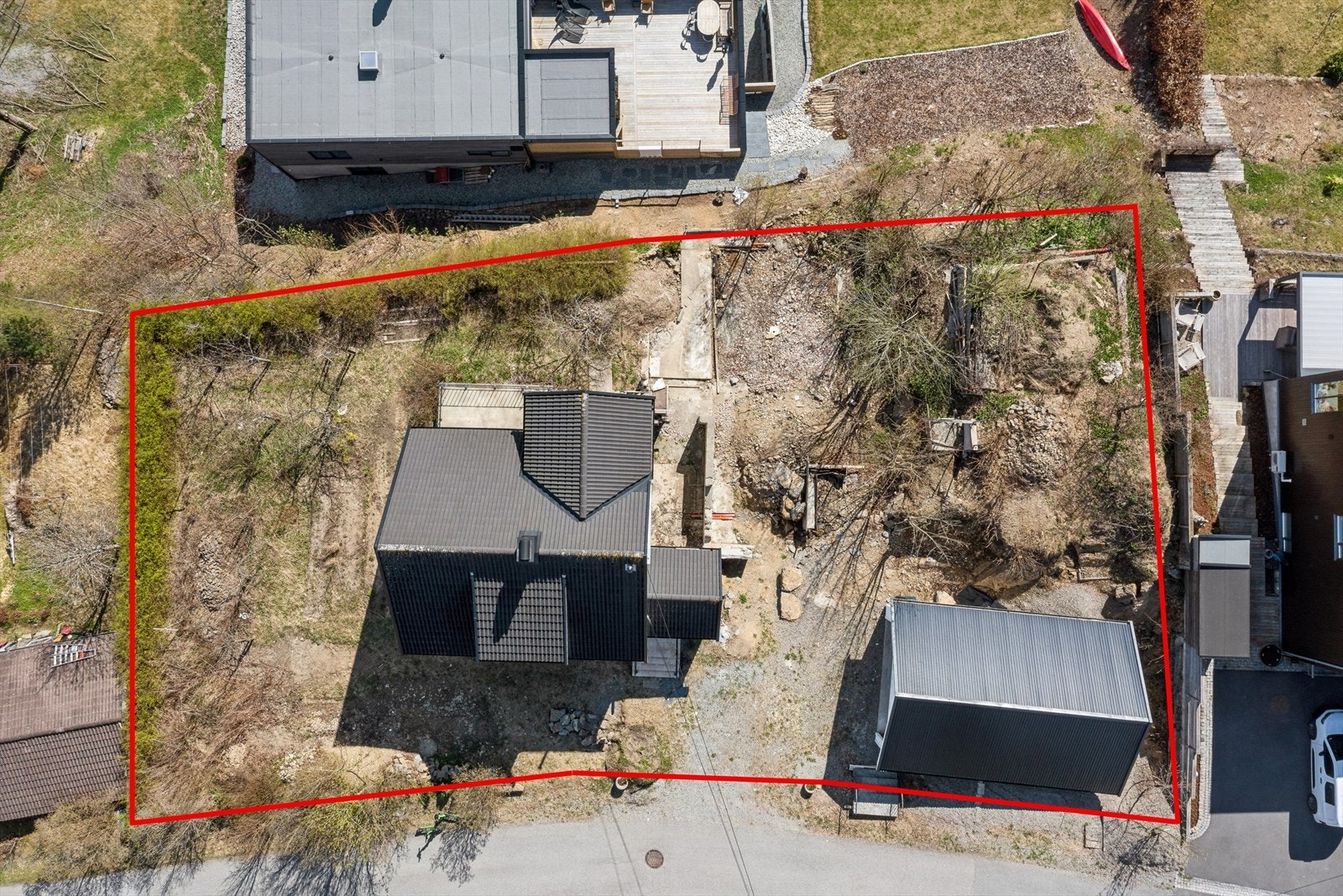 Tomt på 971,50 m². Tomt vist på bilde er kun estimert utfra grunnkart og viser ikke nøyaktige mål. Galleribilde