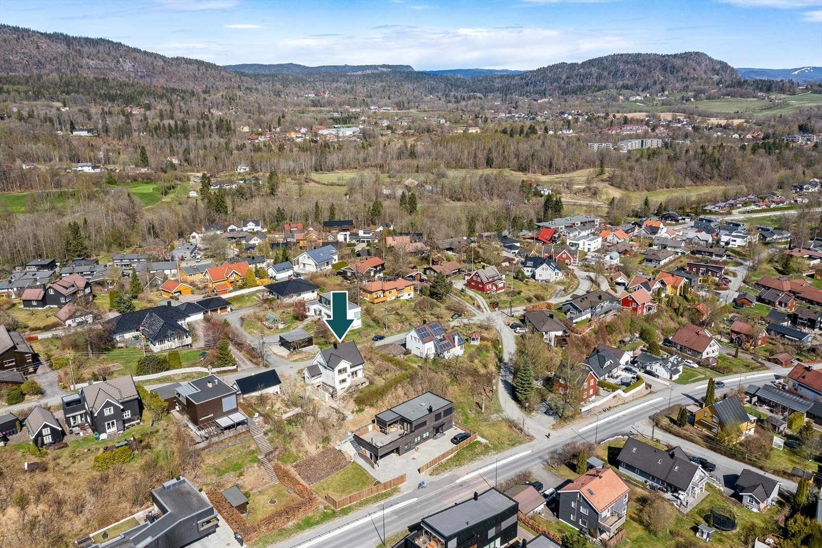 I nærområdet finner du golfbane, skiløyper, flotte turområder og badeplass ved Hogstadvannet. For den aktive familien ligger også Føyka idrettsanlegg og kunstgressbane i nærheten med aktivitetstilbud året rundt. Galleribilde