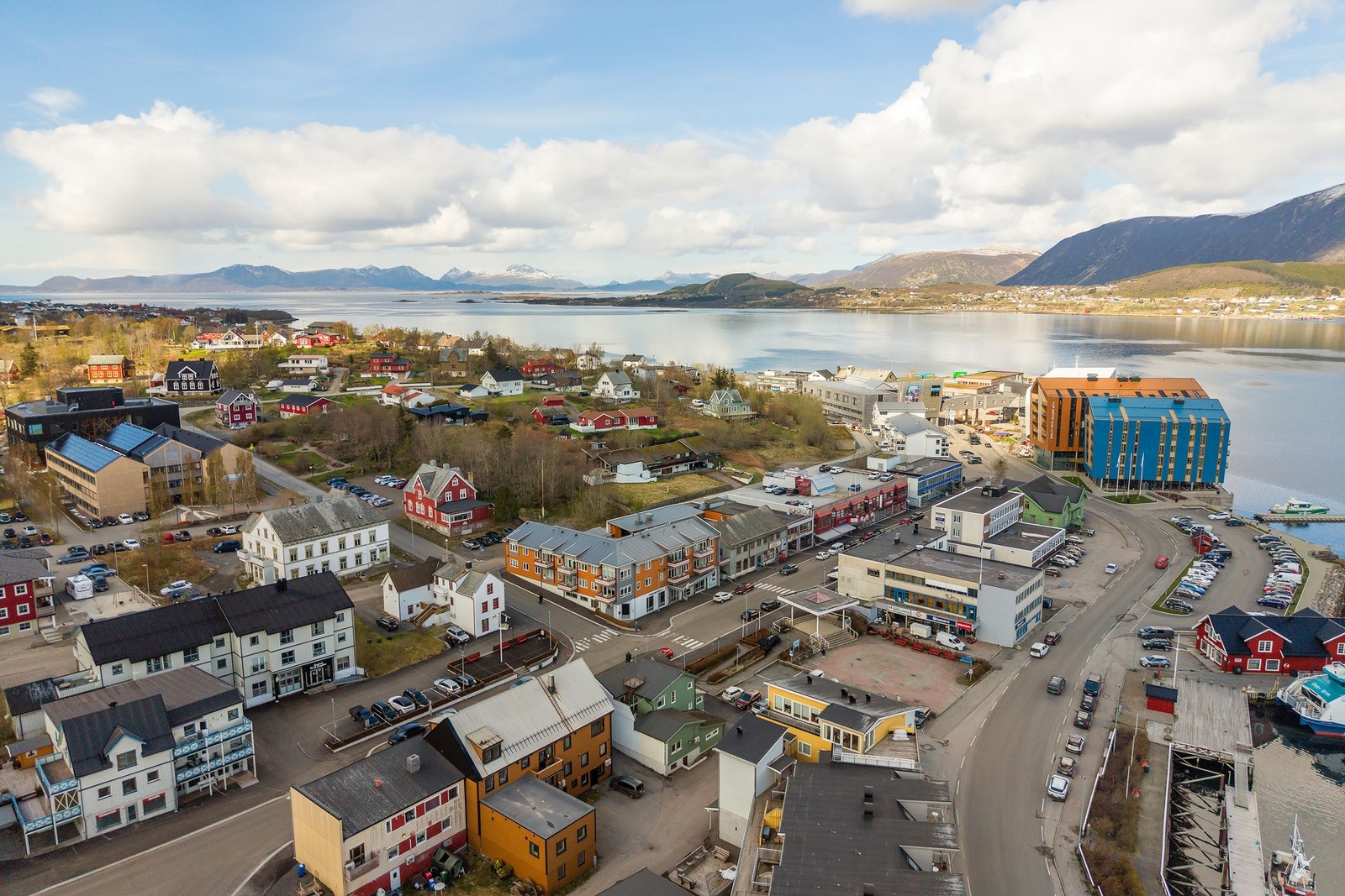 Attraktiv beliggenhet i hjertet av Stokmarknes sentrum Galleribilde