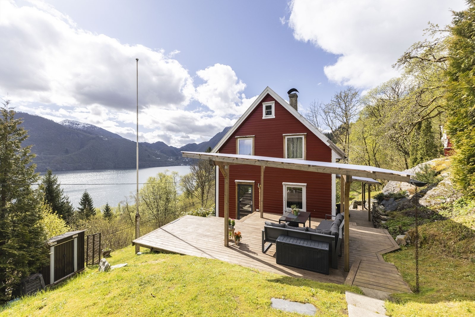 Velkommen til Bruvikvegen 544, presentert av Louise Reeh Øvretveit ved Eiendomsmegler Norge Galleribilde