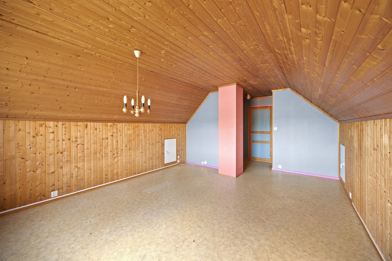 Romslig areal med gode bruksmuligheter! Galleribilde