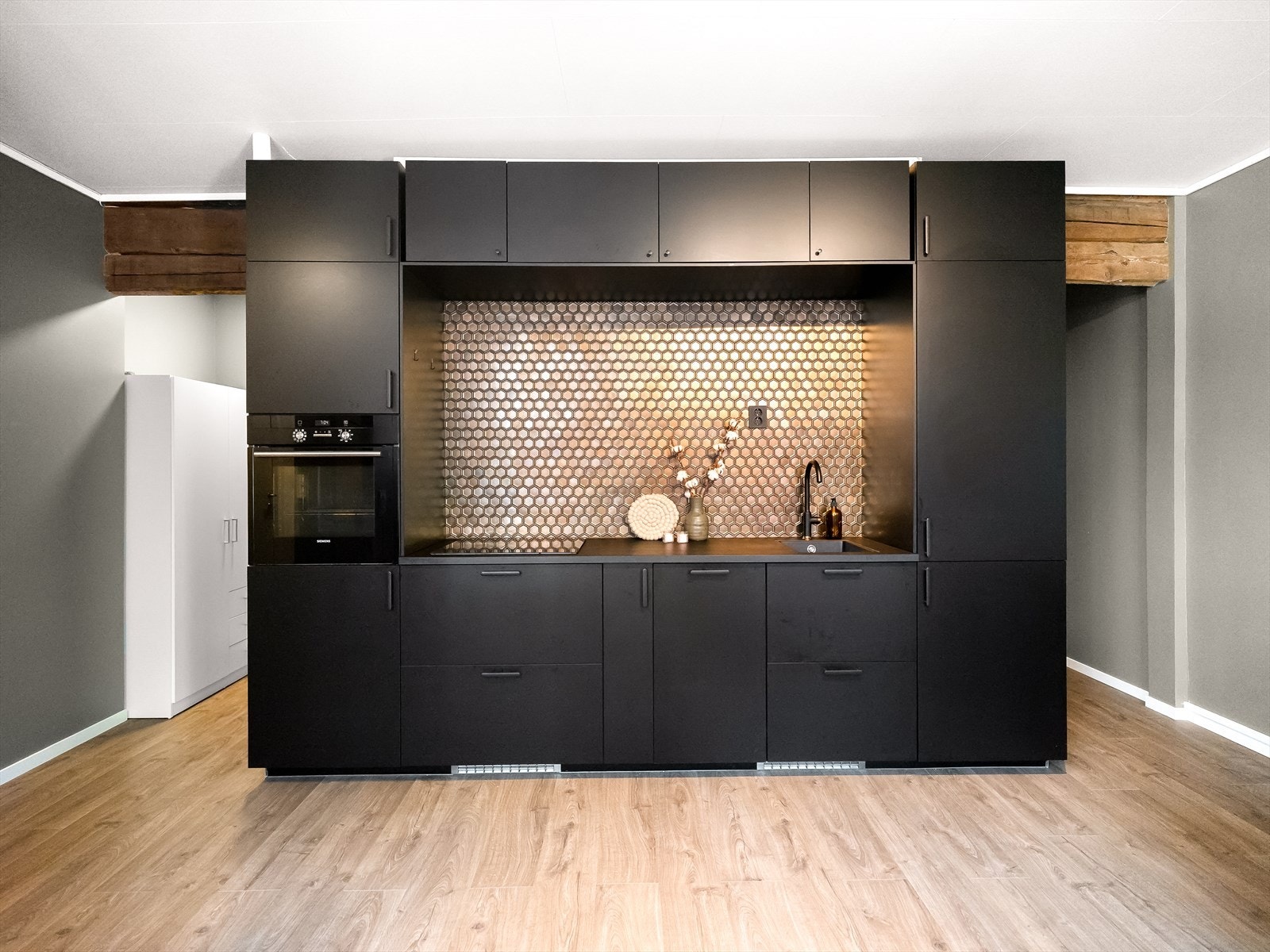 Fra stuen er det inngang mot soverommene på hver side. Galleribilde