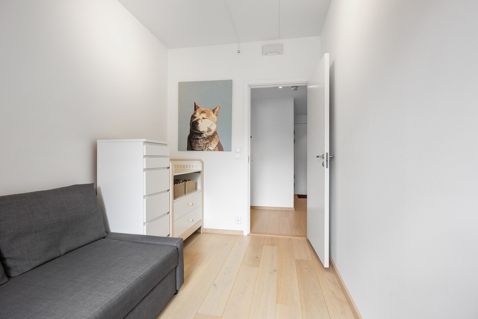 Det andre soverommet passer utmerket som barnerom, gjesterom eller kontor. Galleribilde