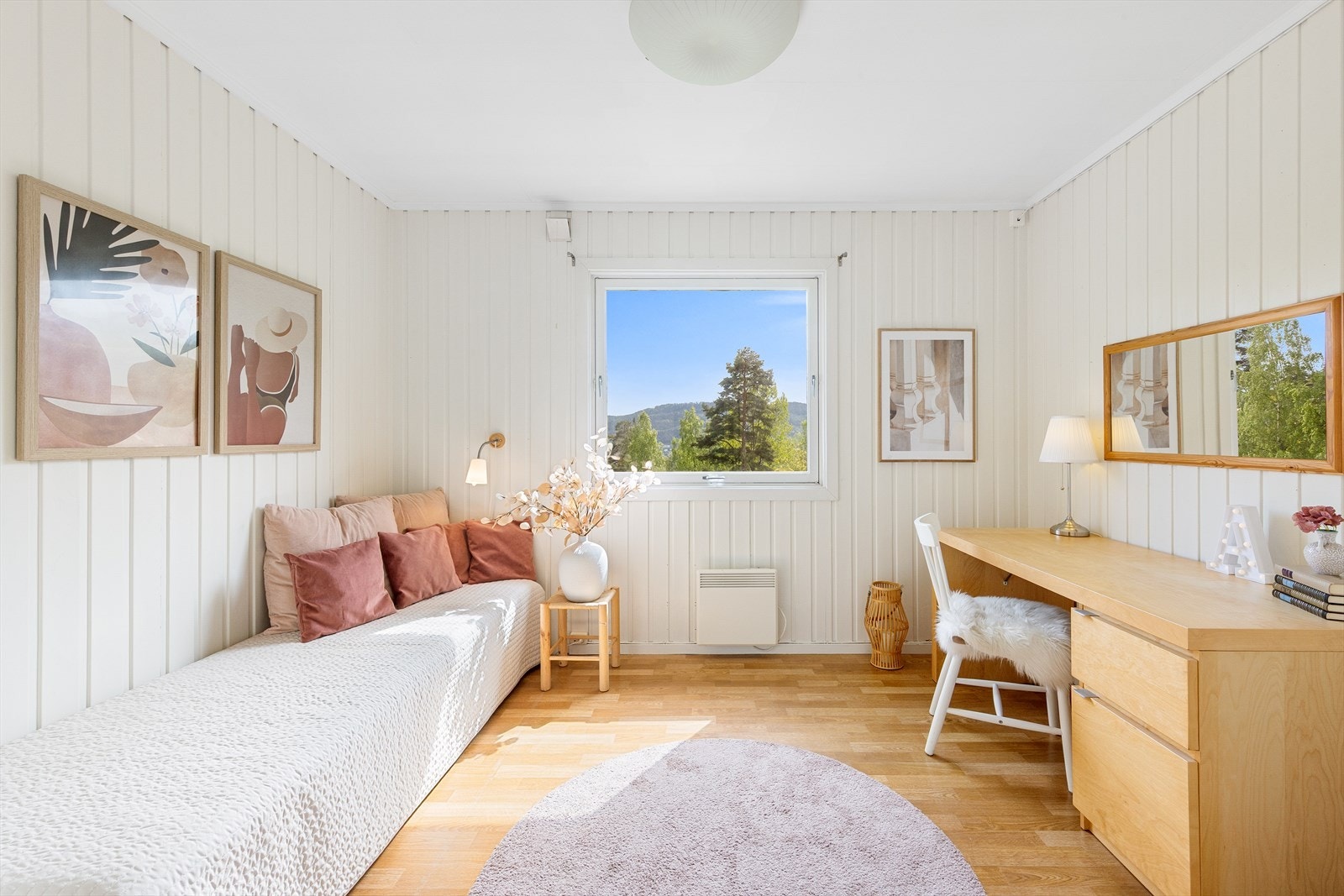 Boligens andre soverom har også bra størrelse. Galleribilde