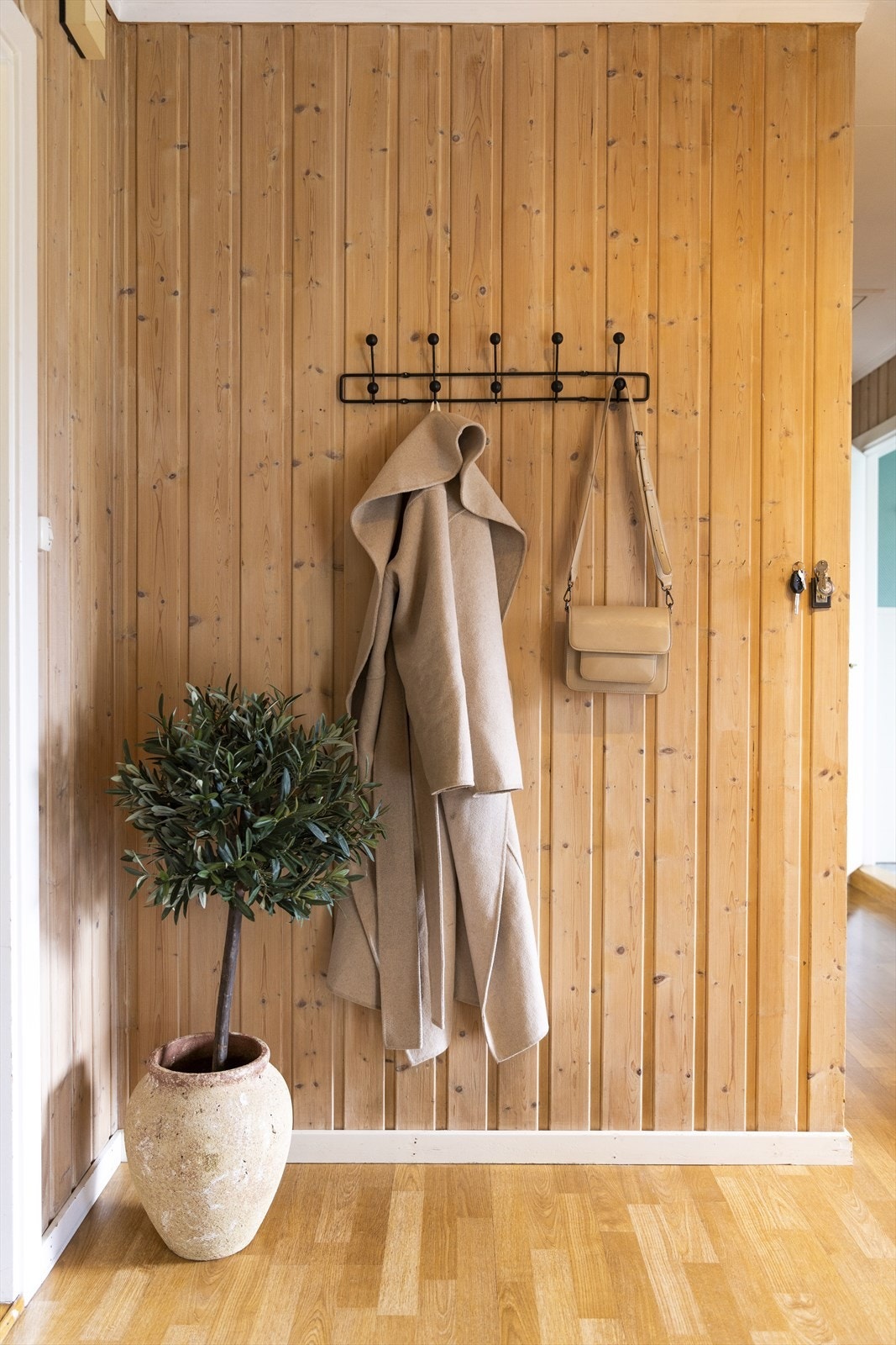 God plass til yttertøy og sko i gangen. Galleribilde