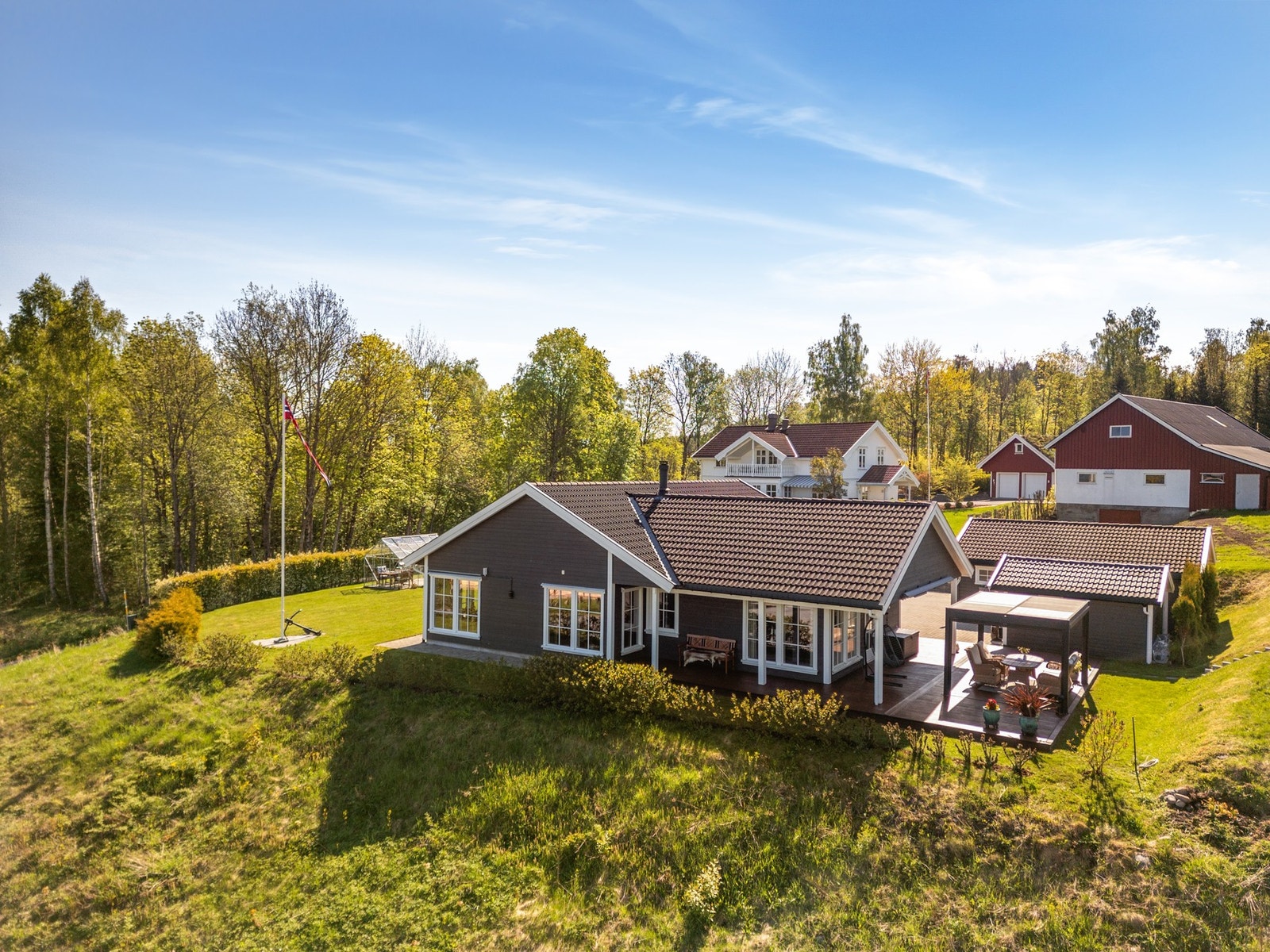 Det er også kort vei til både skog og mark med flotte turmuligheter året rundt - enten du liker gåturer, ski, sykling eller friluftsliv med familien. Galleribilde