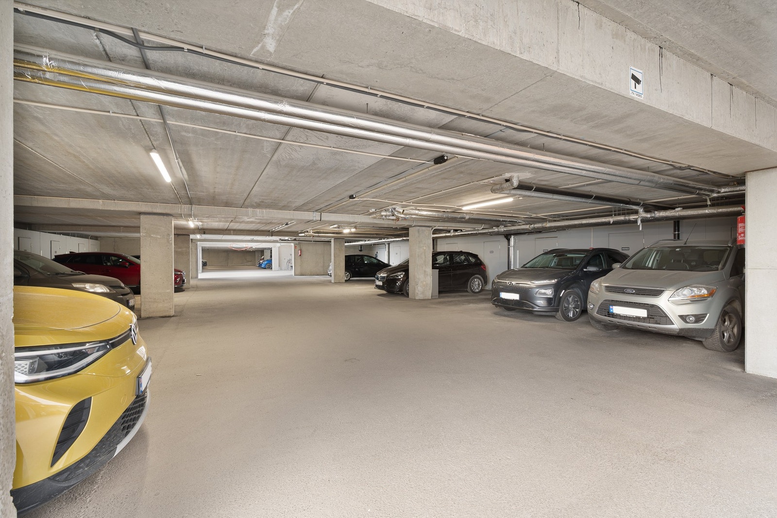 Én parkeringsplass i garasjeanlegg medfølger, i tillegg egen sportsbod på 5 kvm Galleribilde