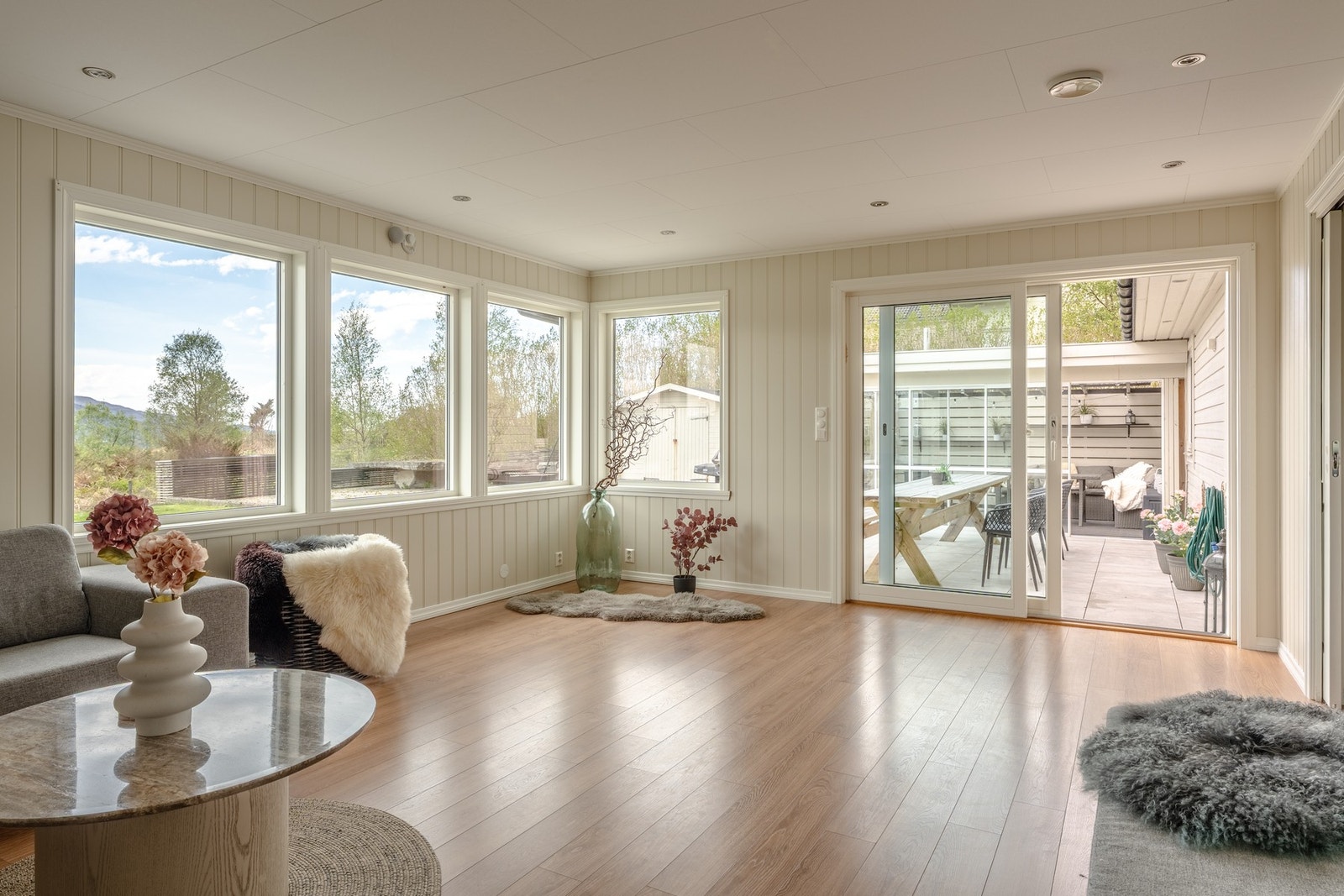 Fra stuen er det direkte utgang til uteområdet. Galleribilde
