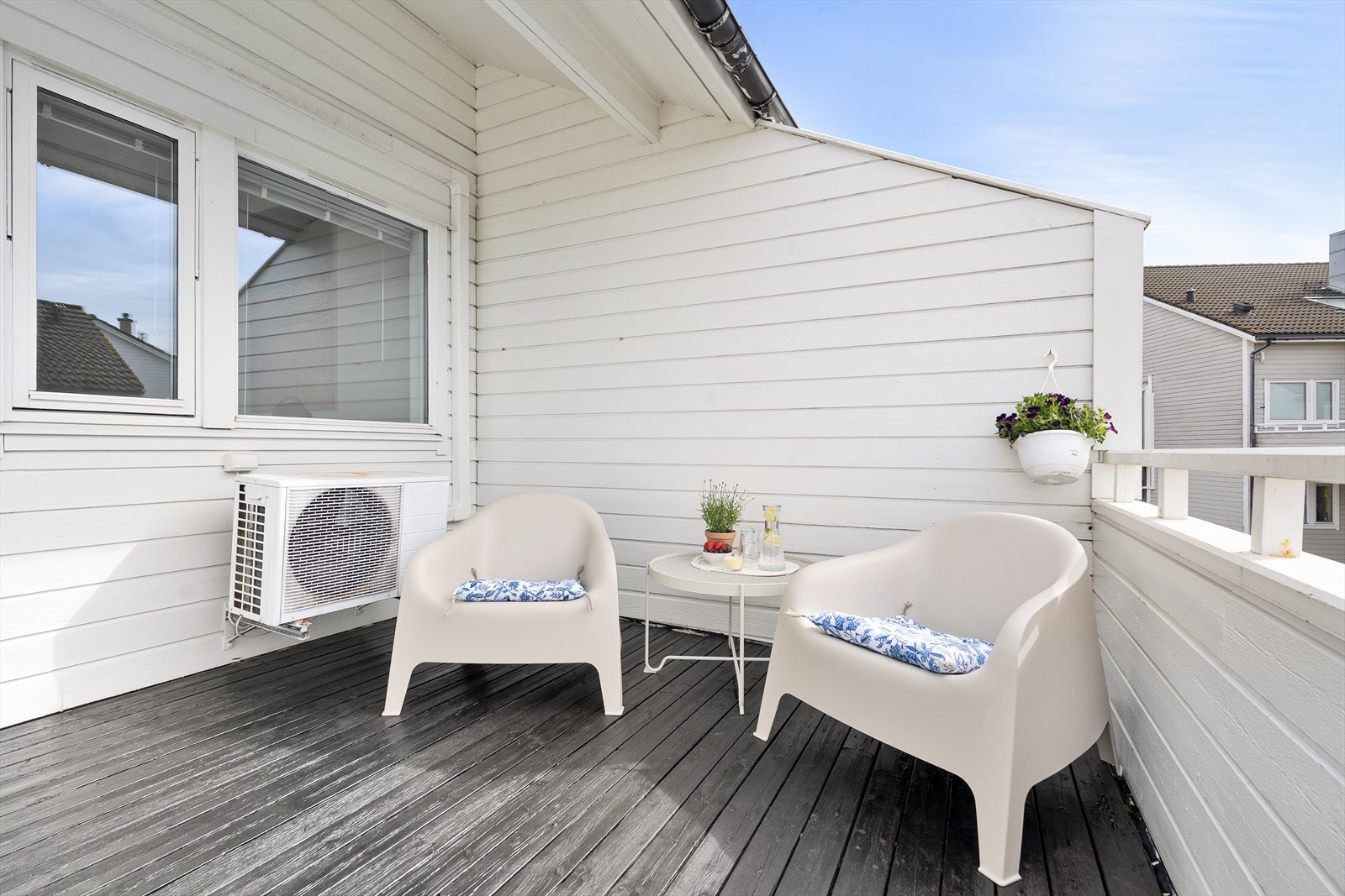 God plass til utemøbler og grill. Galleribilde