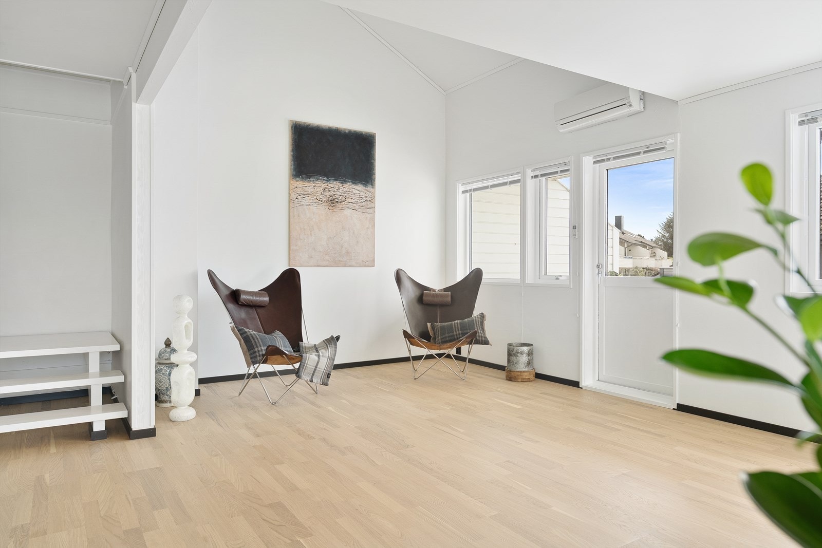 Utgang til balkong ved stuen. Galleribilde