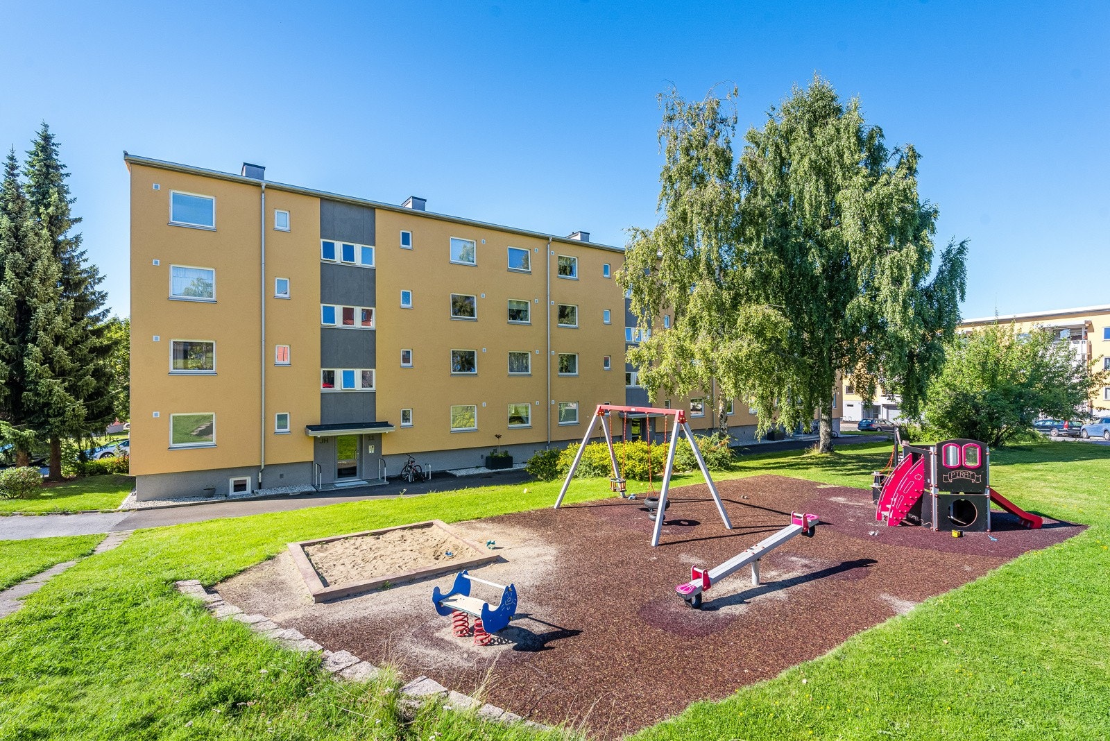 Borettslaget har flere godt opparbeidet lekeplasser. Galleribilde