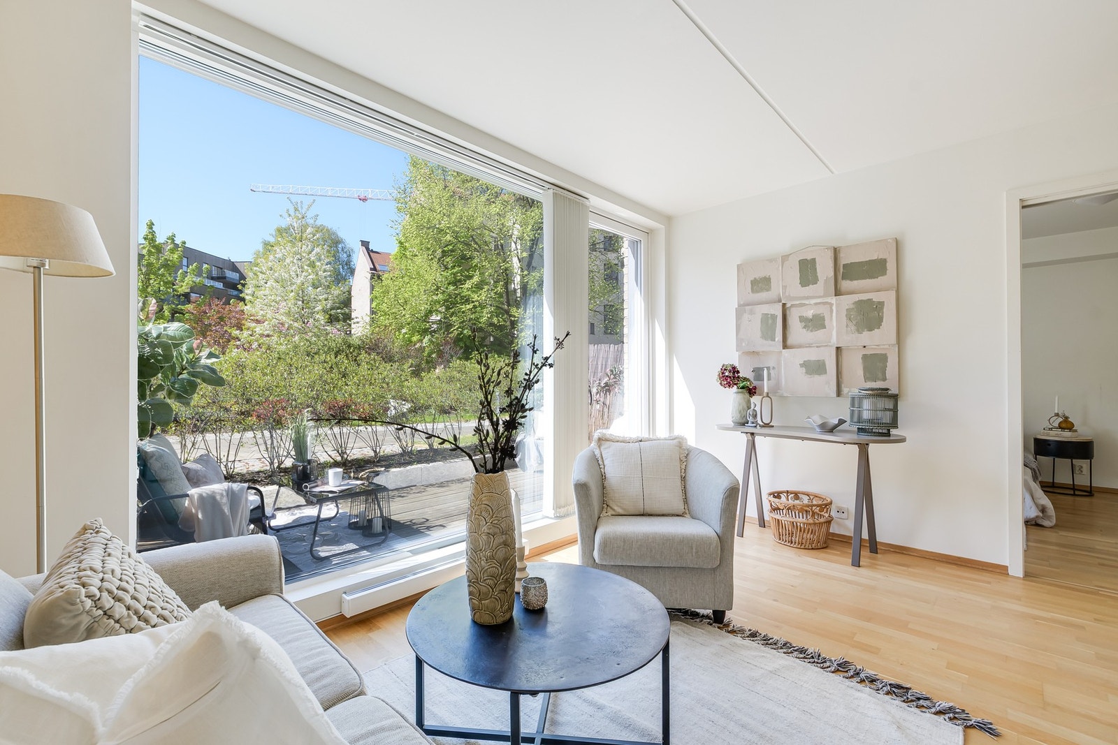 Fra stuen er det utgang til markterrasse. Galleribilde