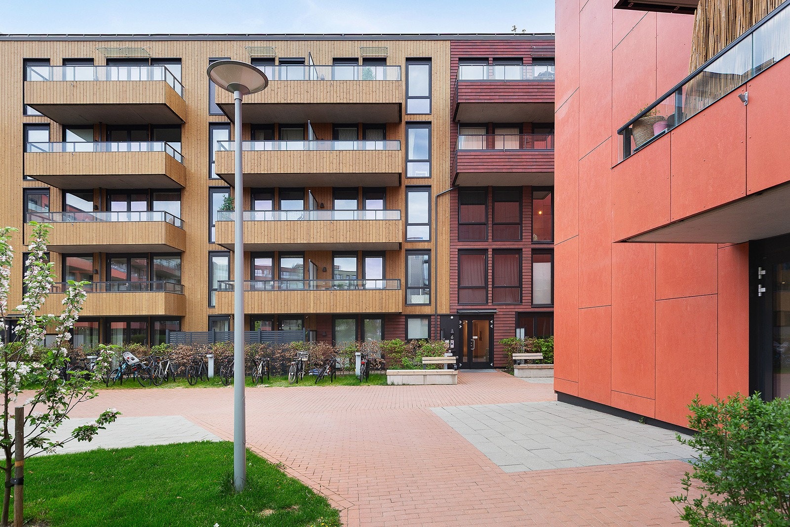 Utvendig og innvendig sykkelparkering - Leiligheten disponerer kjellerbod på 5,3m². Galleribilde