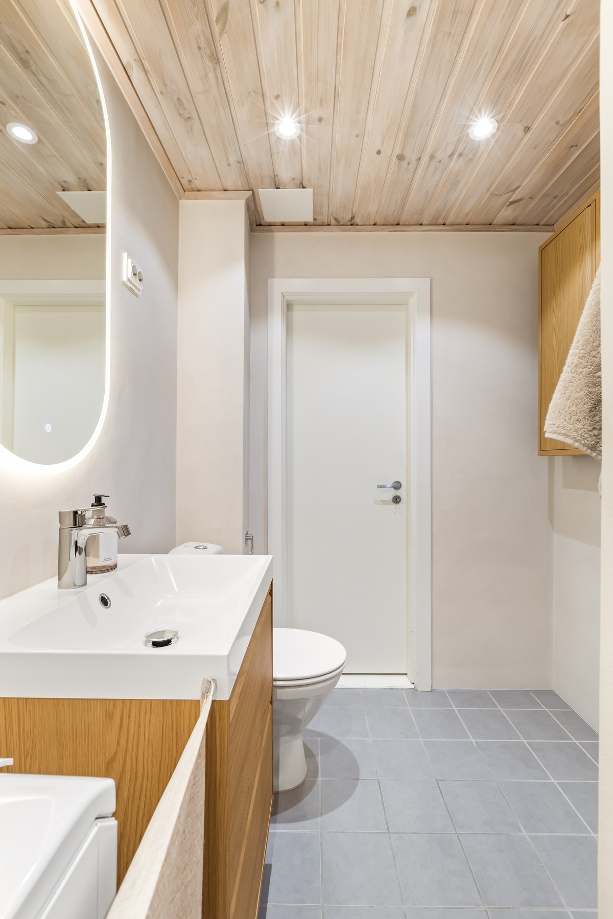 Badet fremstår som delikat og praktisk. Galleribilde