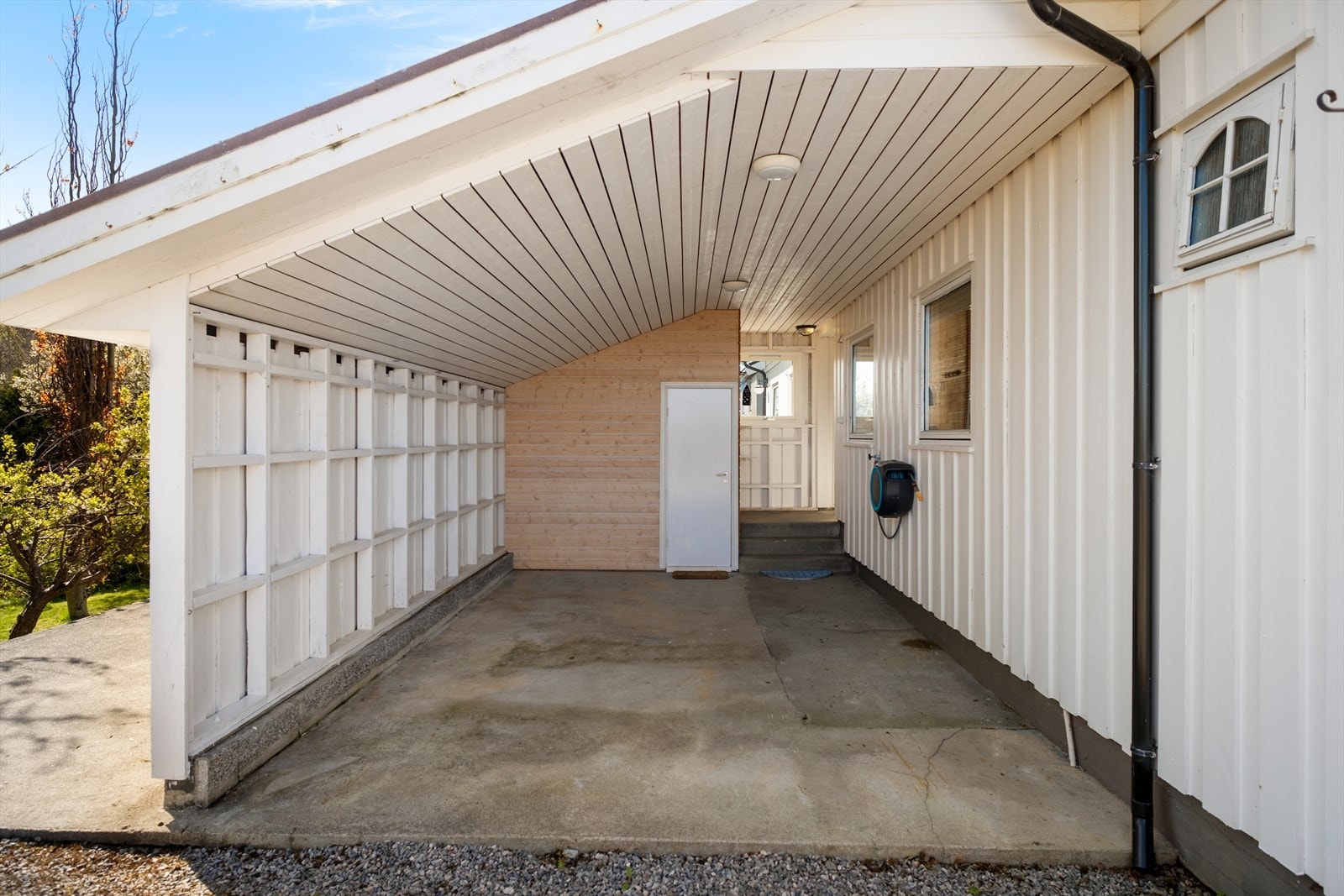 Parkering i carport Galleribilde