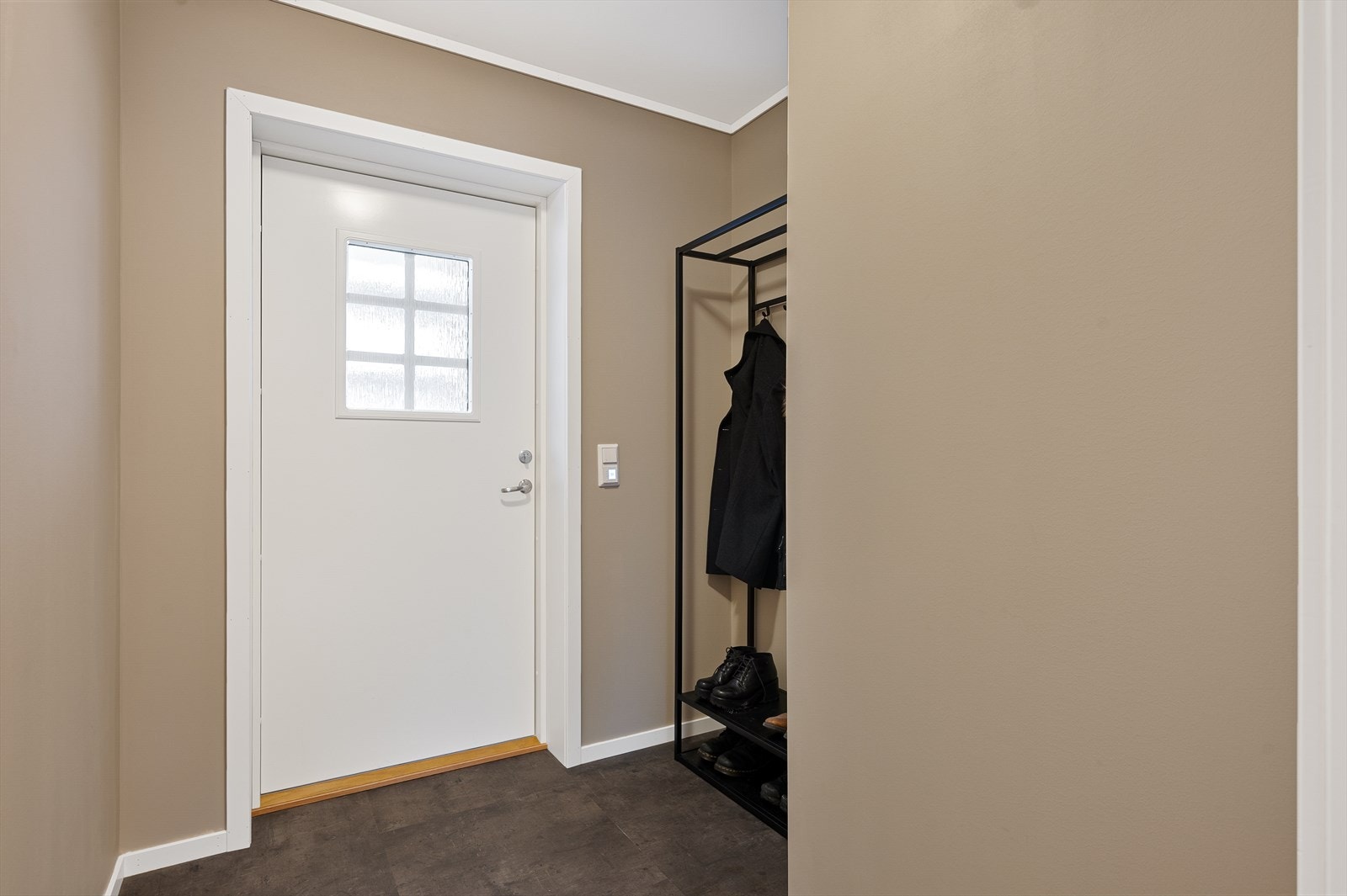 Entre med varmekabler på gulv. Galleribilde