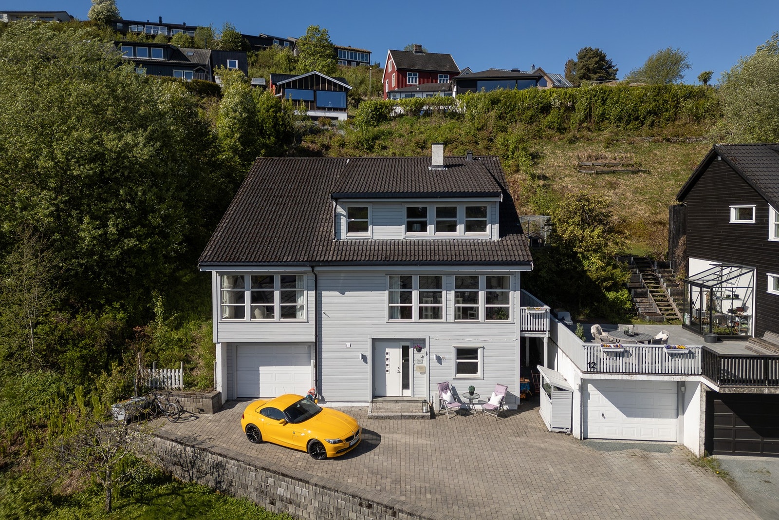 Å bo i Breidablikveien 12 gir fin gang- og sykkelavstand til blant annet: Bymarka, ulike skoler og barnehager, St. Olavs, NTNU og Midtbyen. Galleribilde