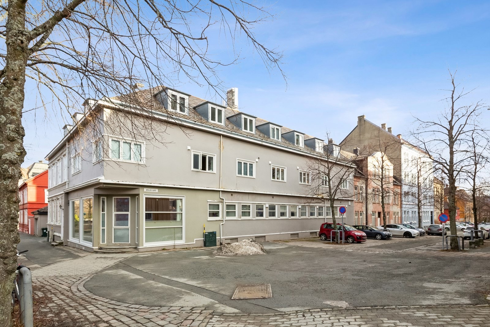 Området byr på gode kollektivforbindelser og sykkelruter, med gang- og sykkelavstand til NTNU, Handelshøyskolen BI og St. Olavs. Galleribilde