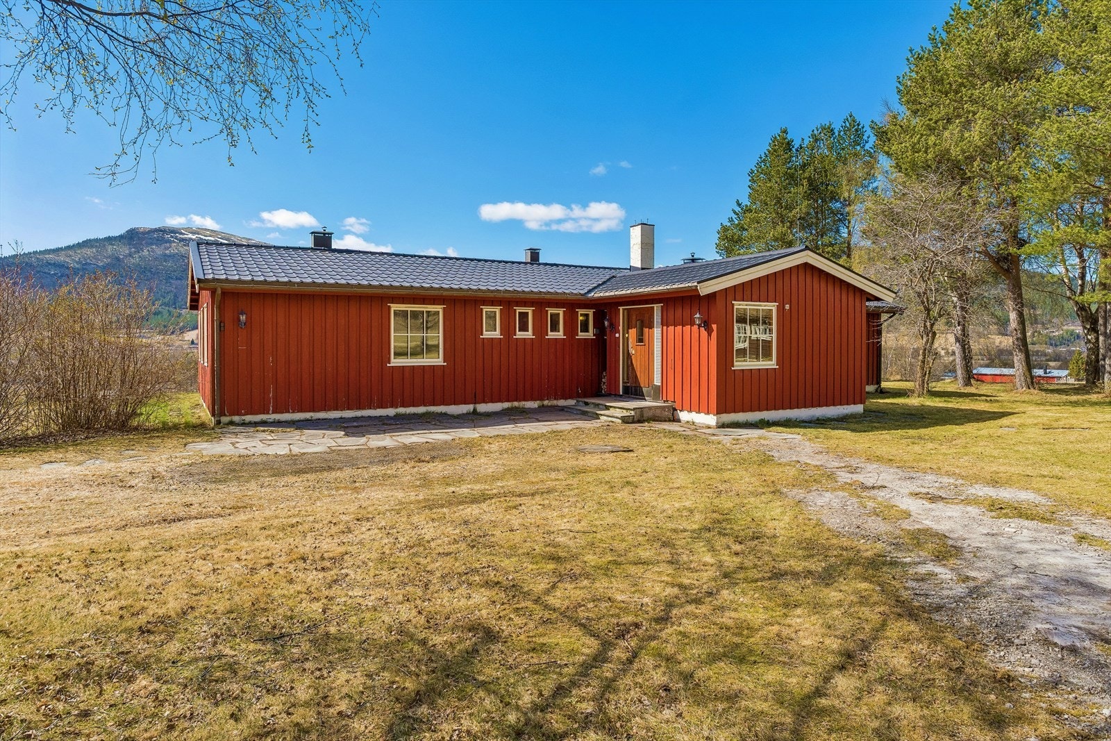 Fasade enebolig. Tilbygget er fra 1991. Galleribilde