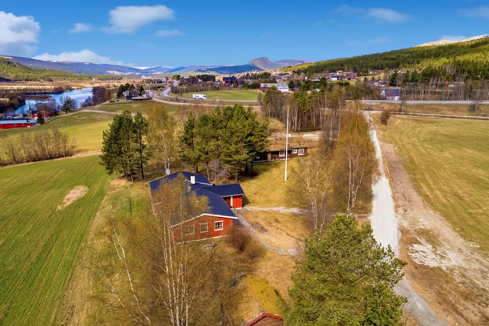 Meget koselig tun. Galleribilde