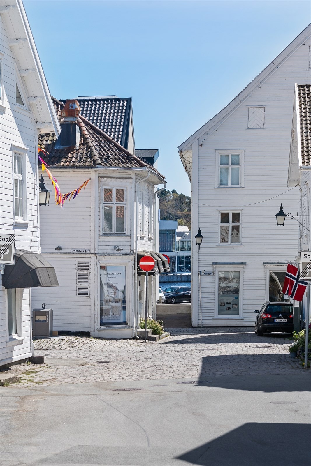 Fra Johnstons Gate er det gangavstand til butikker og servicetilbud, som ALTI Mandal kun 9 minutter unna. Galleribilde
