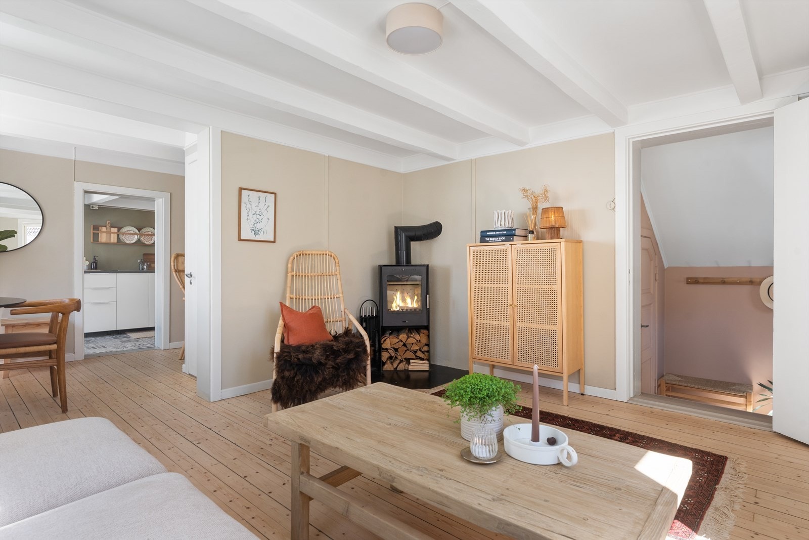 En nyere vedovn sørger for både varme og hygge på kalde dager. Galleribilde