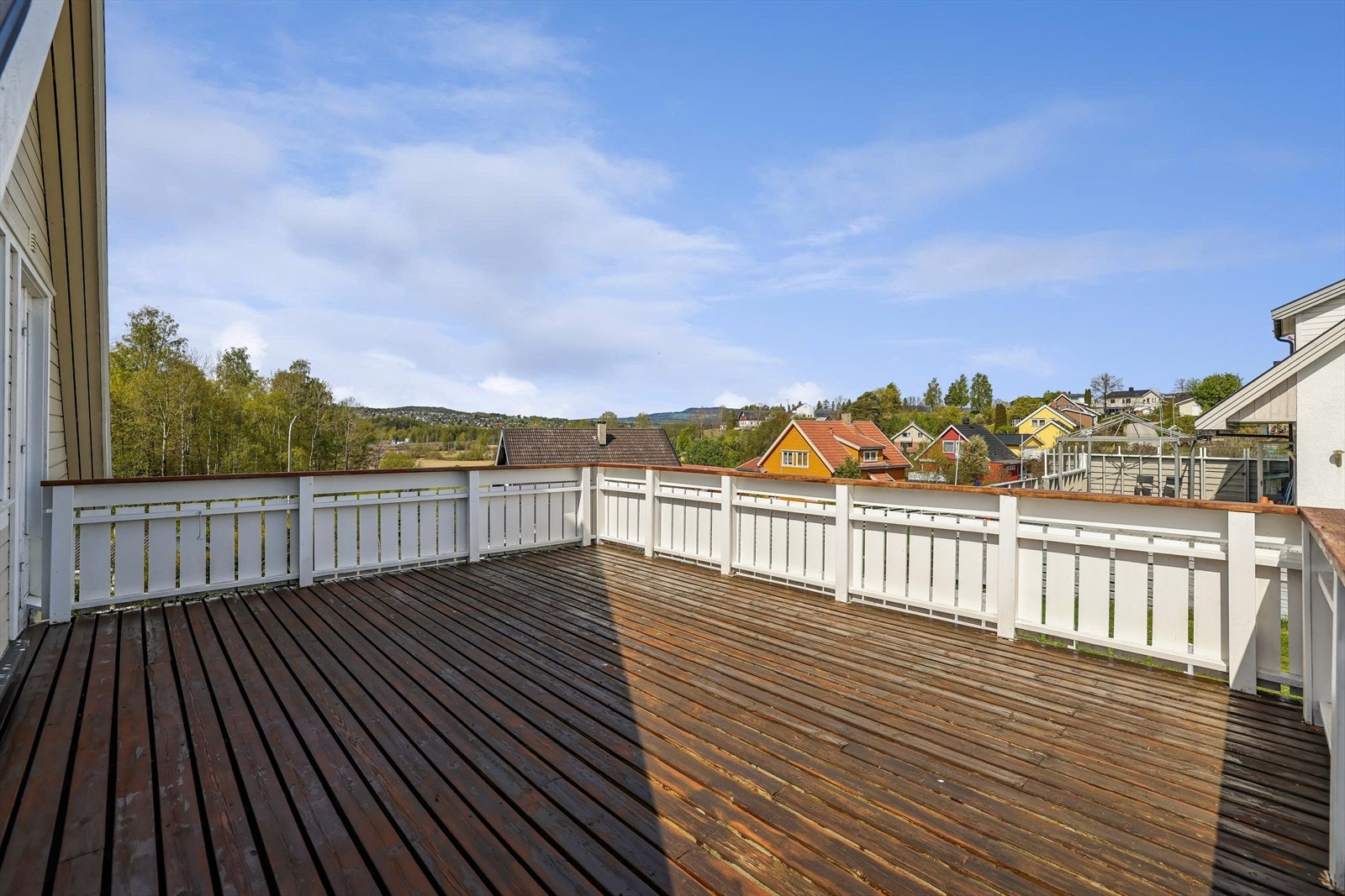 Fra takterrassen er det god utsikt over nærområdet. Galleribilde