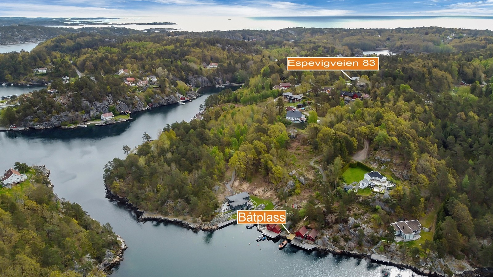 Det medfølger brygge og båtplass i vakre Blindleia, perfekt for å nyte det beste Sørlandslivet har å by på. Galleribilde