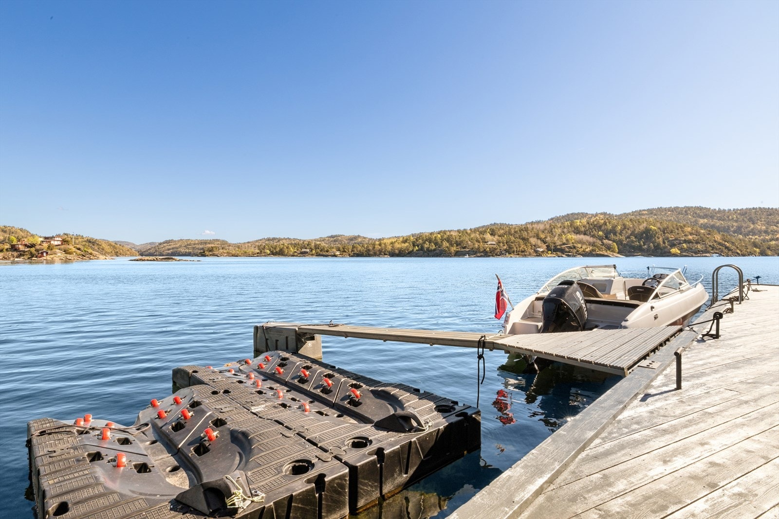 Bryggen ble oppgradert med en ny utrigger i 2024, ikke godkjent. Galleribilde