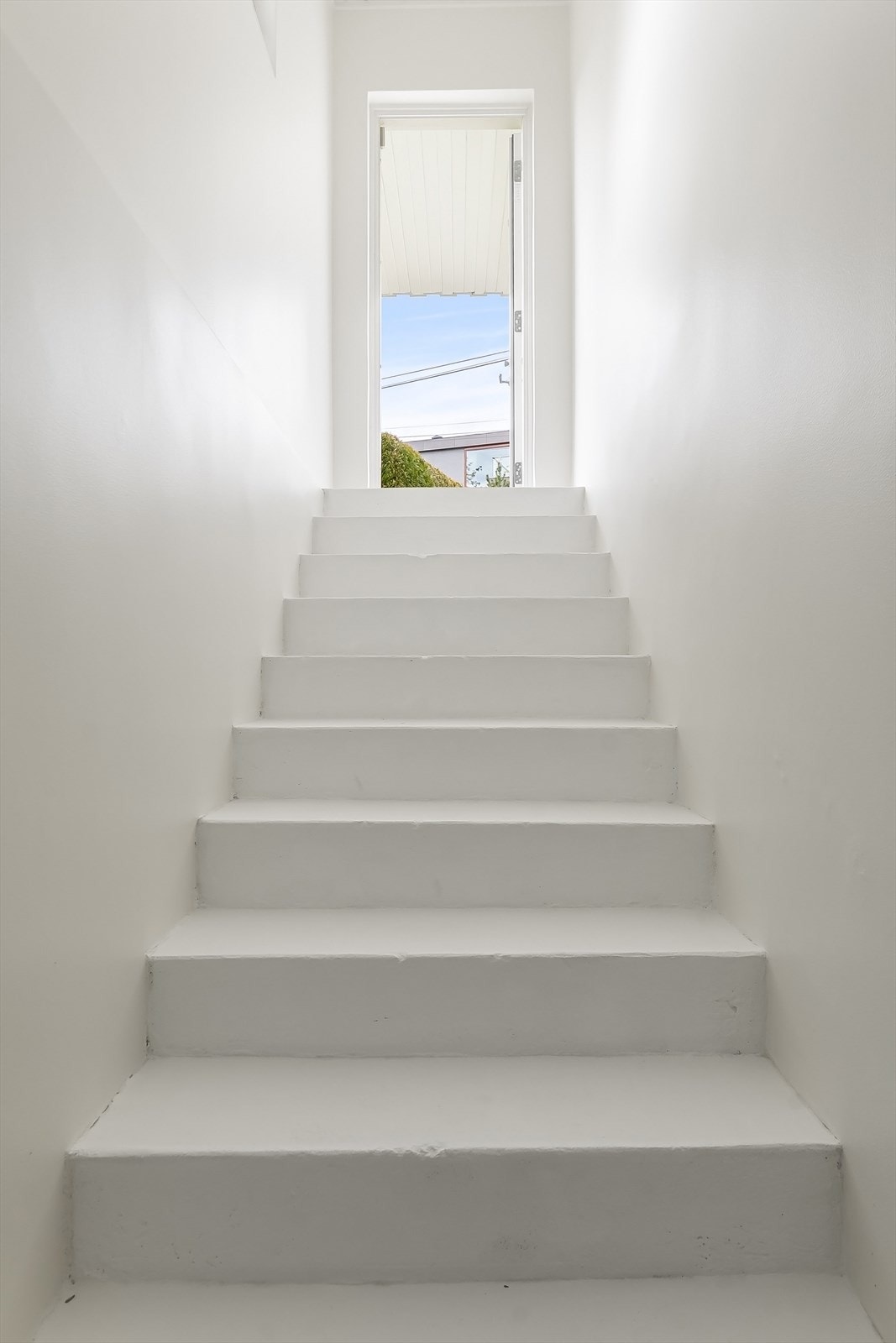 Separat kjellerinngang Galleribilde