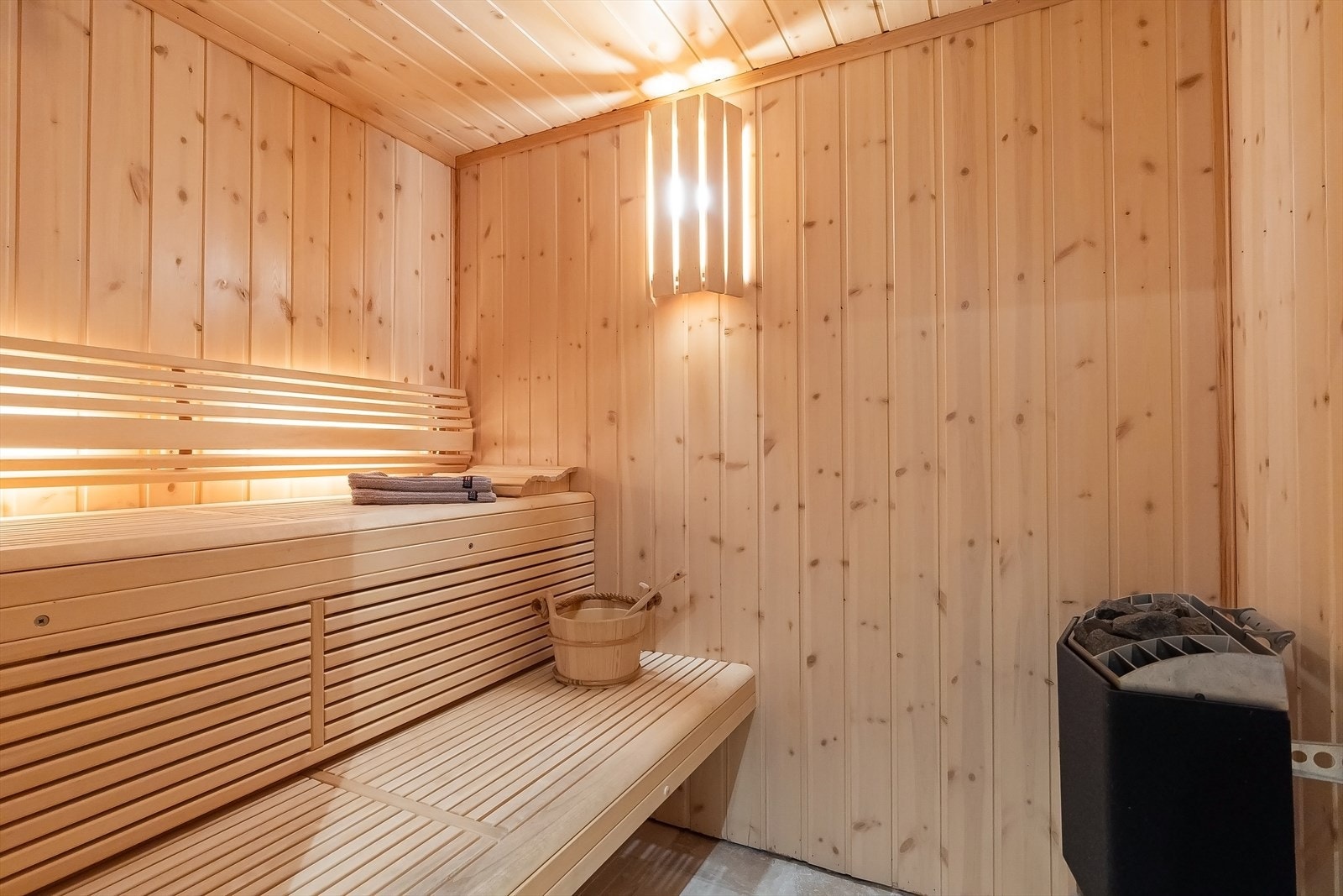 Badstue i tilknytning til bad med spa-følelse Galleribilde
