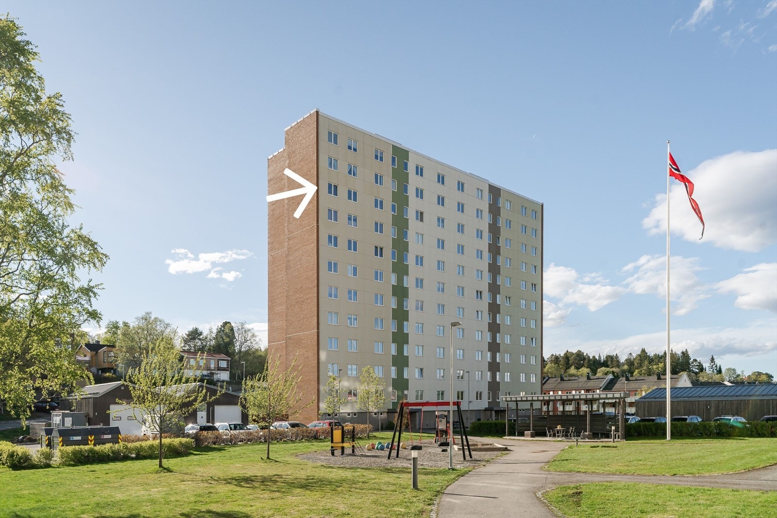 Fra leiligheten er det ca. sju minutters gange til Nyborg skole, mens for ungdomsskoleelevene kan velge mellom Sverresborg skole, Dalgård skole eller Åsveien skole. Galleribilde
