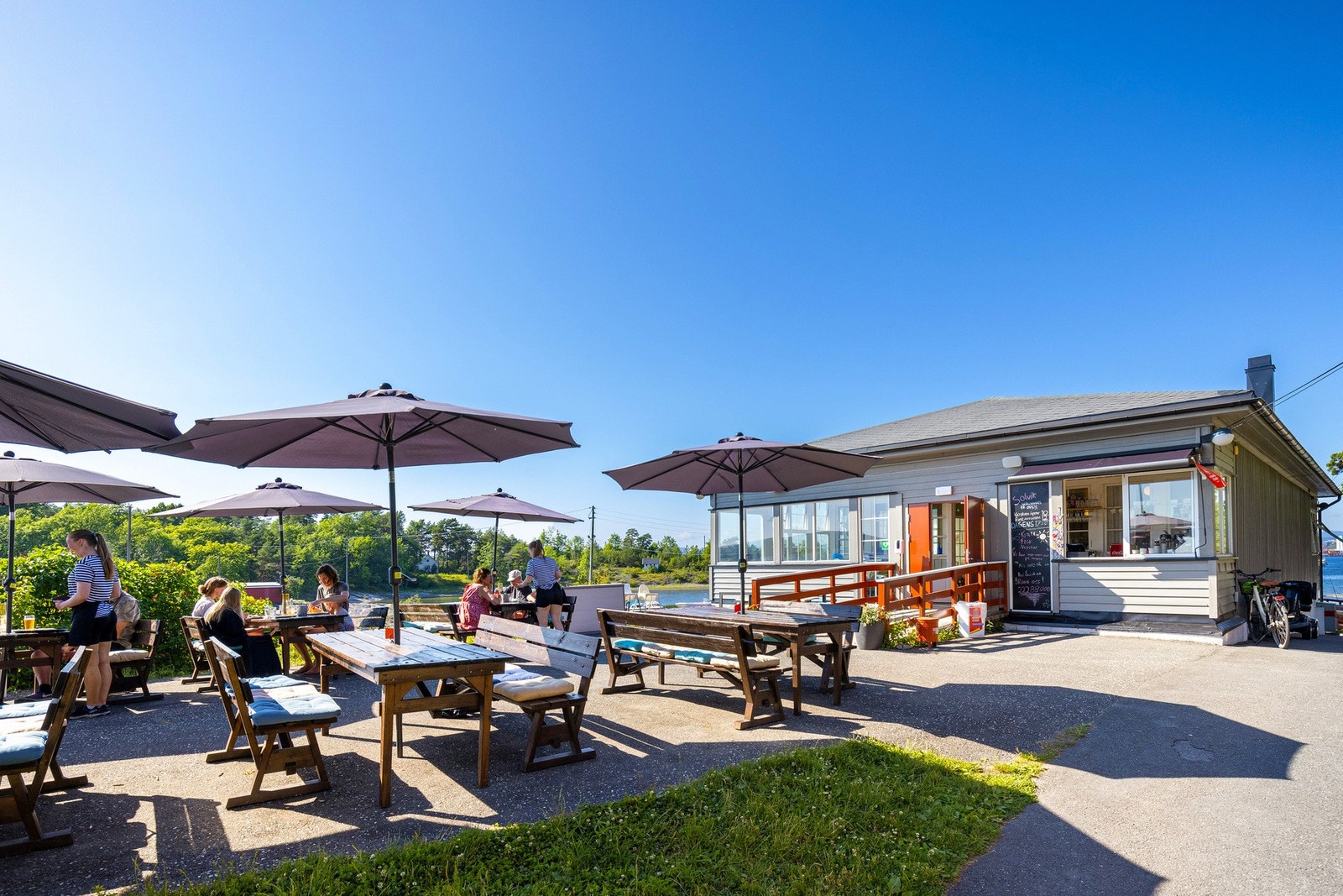 Koselige Solvik café/restaurant på Malmøya Galleribilde
