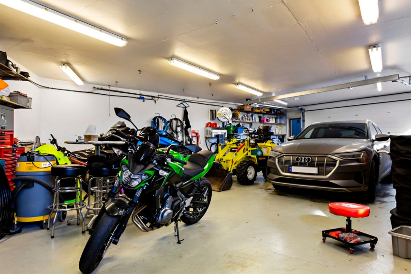 God plass til flere biler eller annet Galleribilde