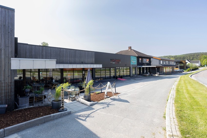 Heistad har bl.a. sushirestaurant, treningssenter, bilforhandler yogasenter m.m. som kan benyttes. Galleribilde