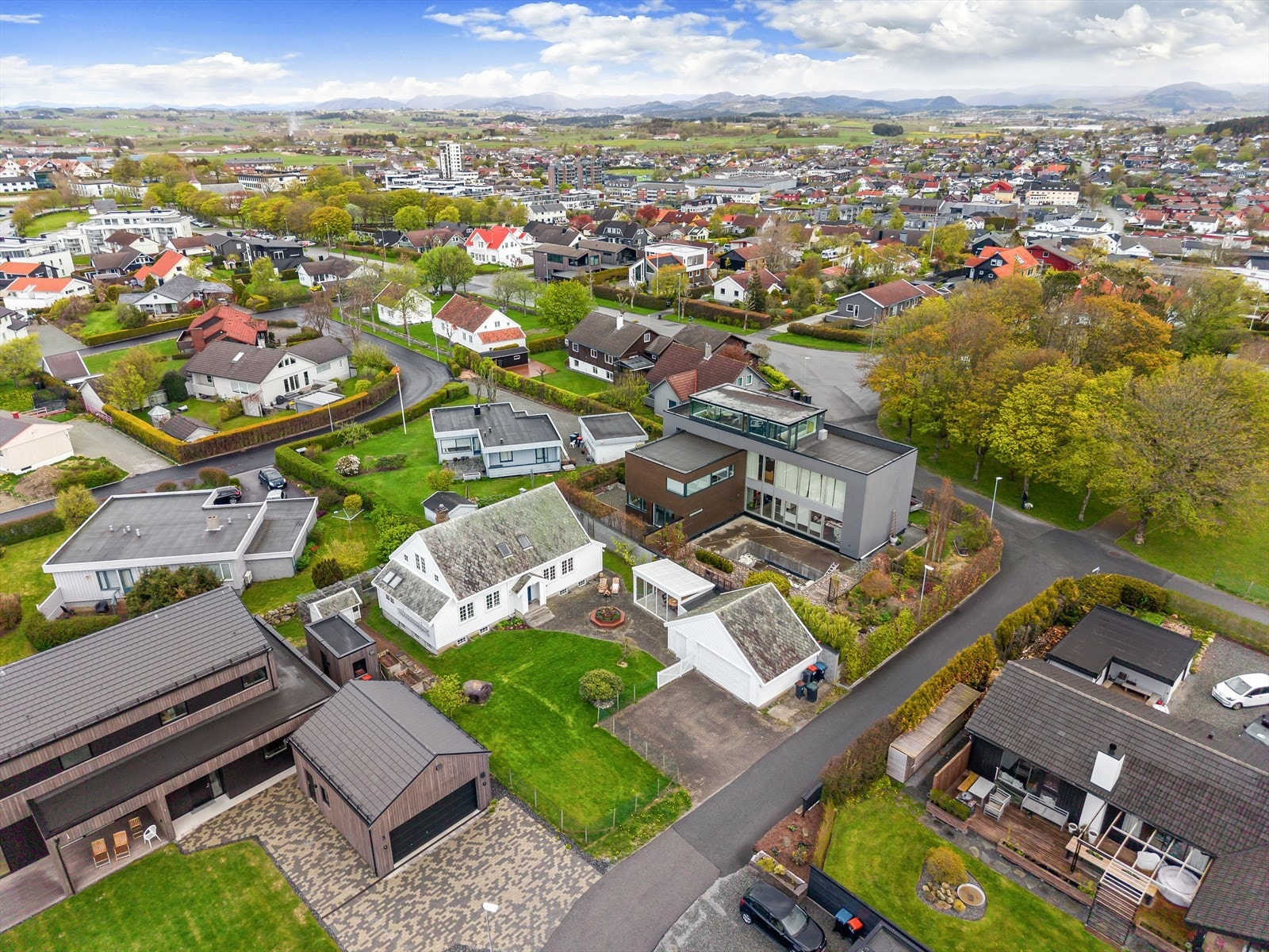 Boligen ligger sentralt til på Klepp, med kort vei til både skoler og barnehager. Galleribilde