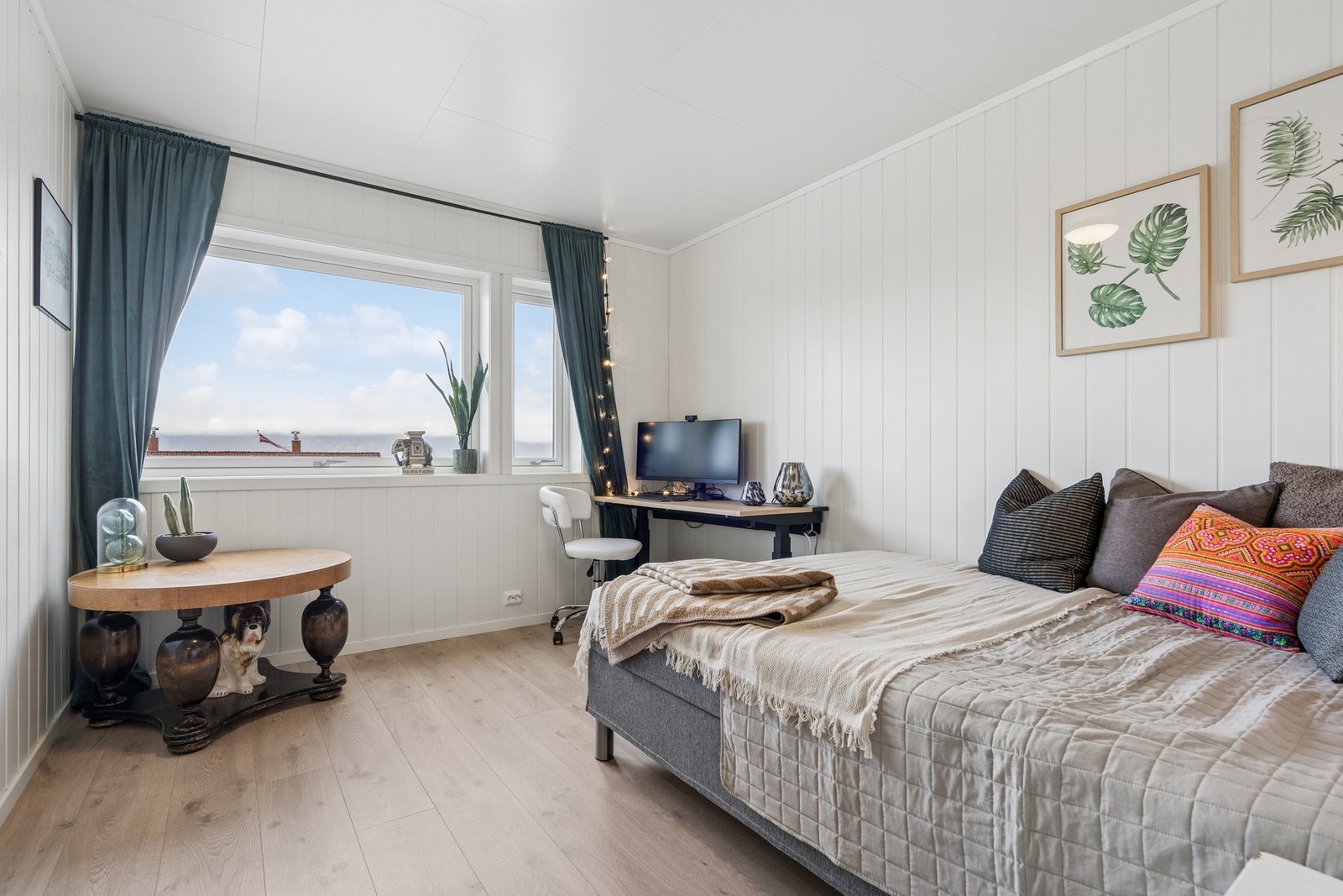 Rommet er godkjent for varig opphold og kan brukes som soverom, kontor eller walk-in closet etter behov. Galleribilde