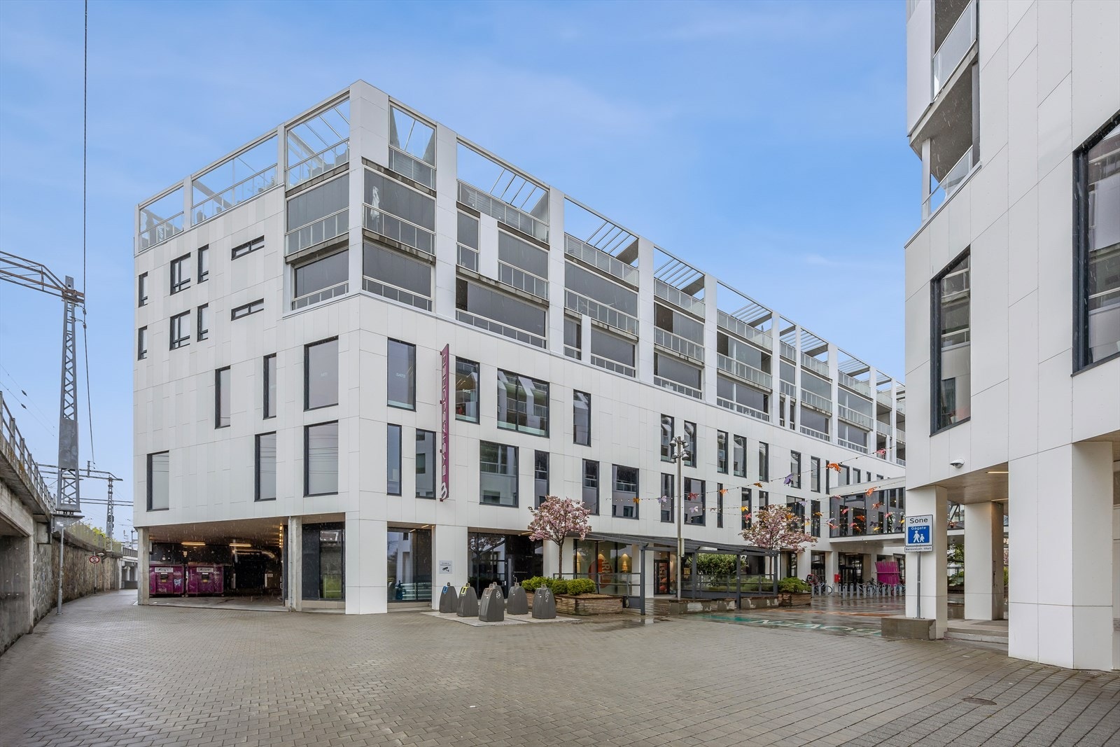 Her bor du midt i Sandnes sentrum med umiddelbar nærhet til tog, buss og alle byens fasiliteter. Galleribilde