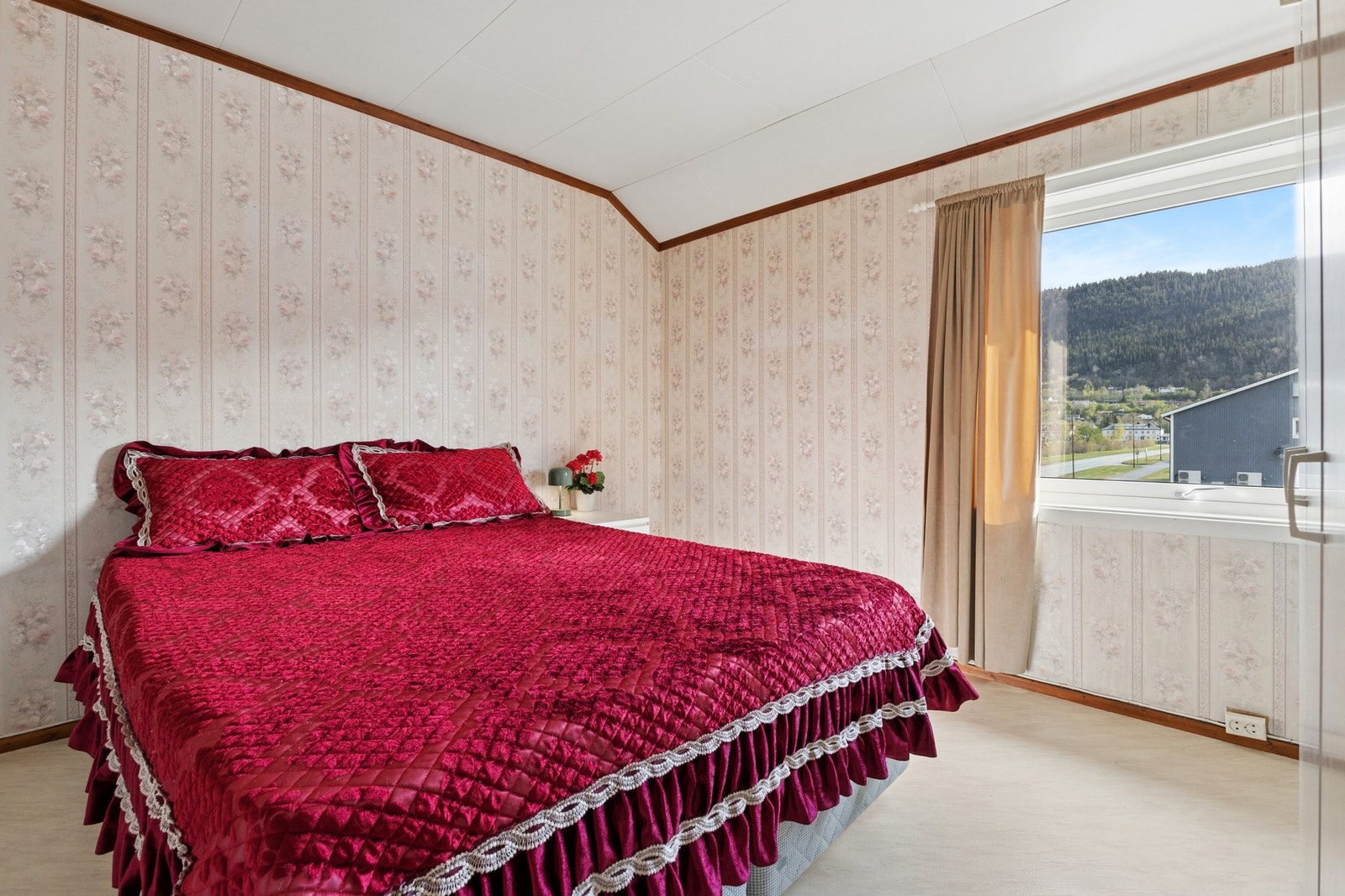Hovedsoverom med plass til dobbeltseng. Galleribilde